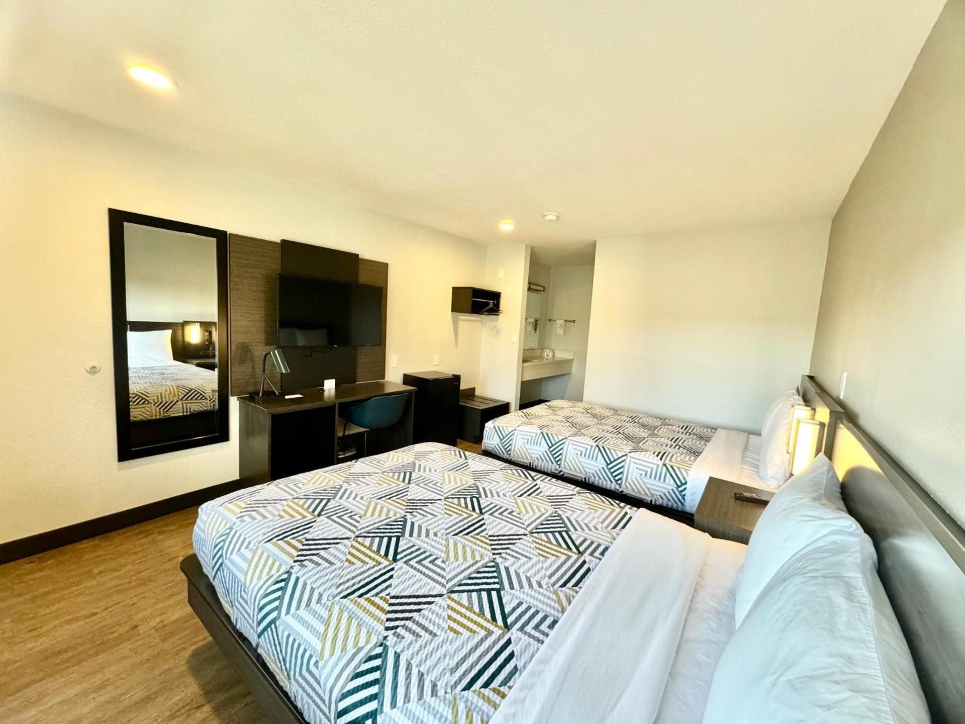 Deluxe Quadruple Room - Non-Smoking