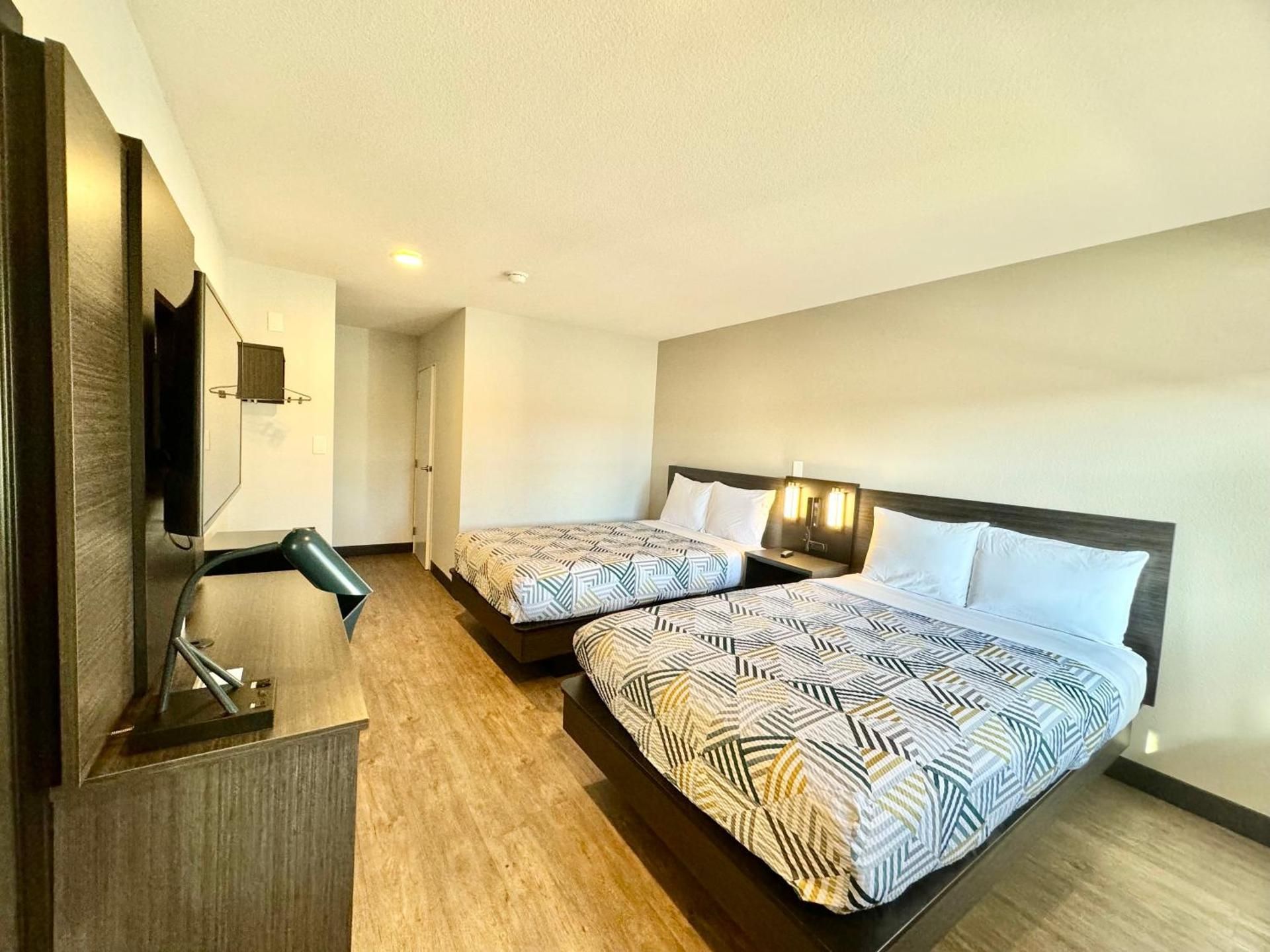 Deluxe Quadruple Room - Non-Smoking