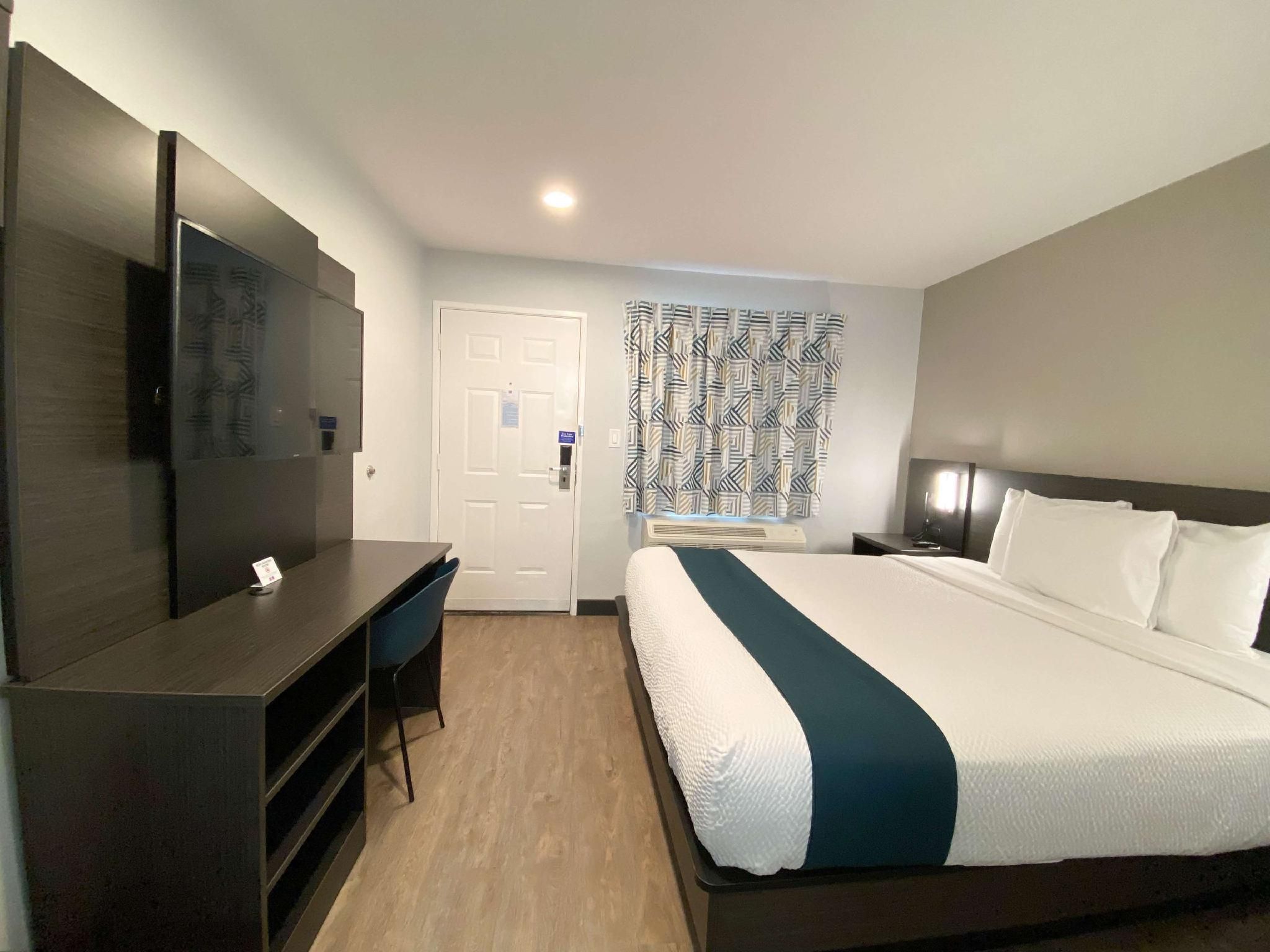 1 King Bed | Non-Smoking, Mini Fridge