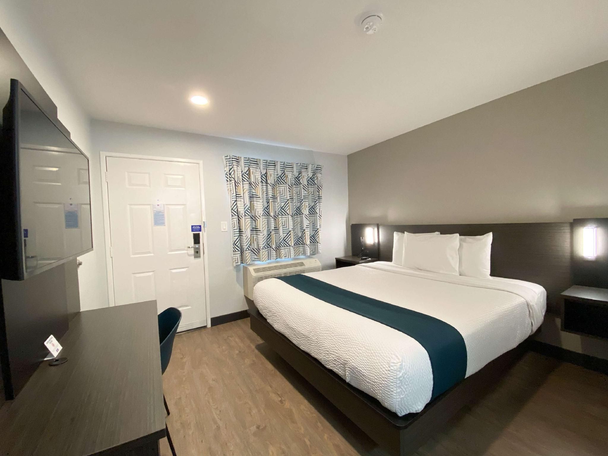 1 King Bed | Non-Smoking, Mini Fridge