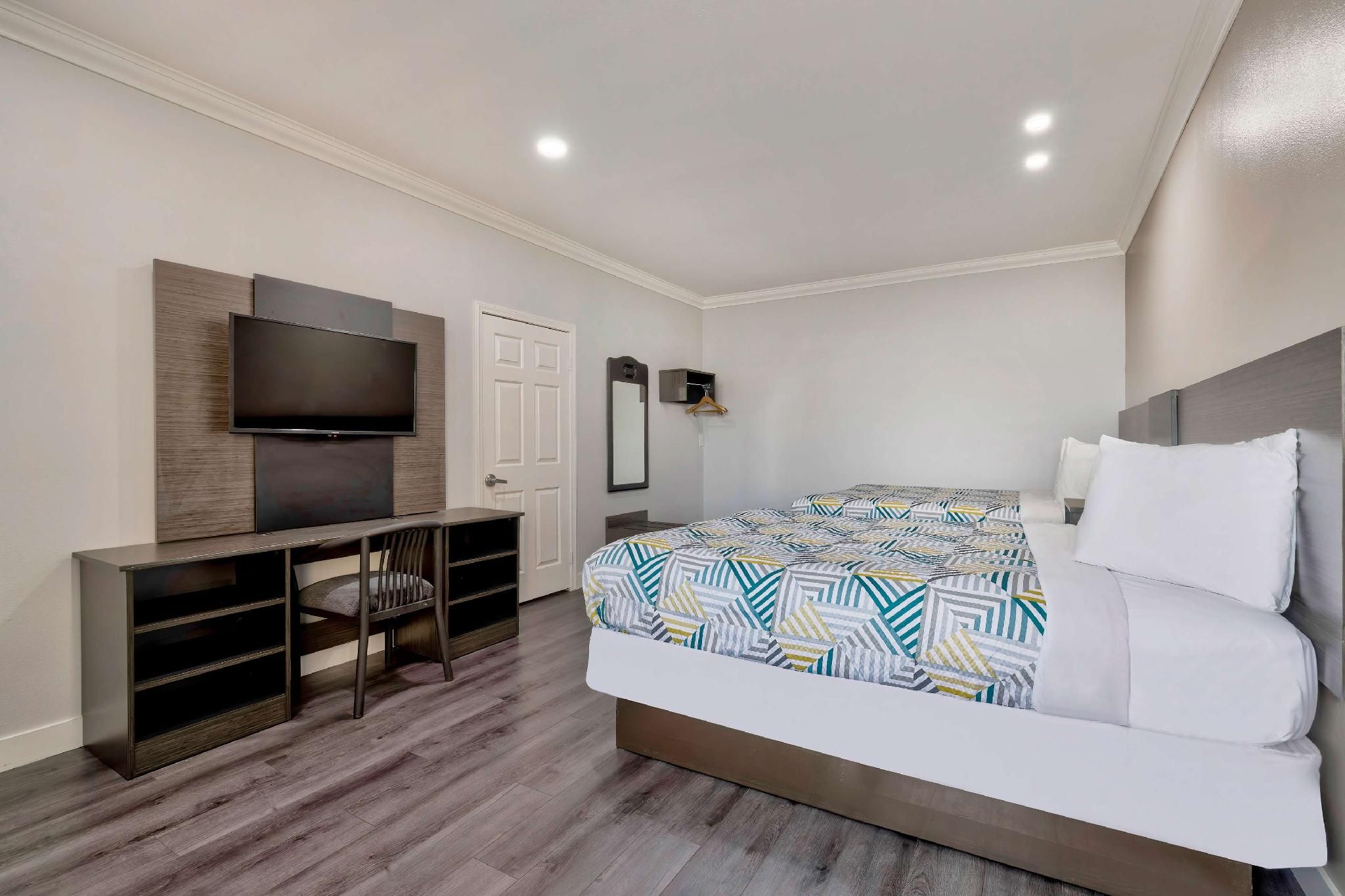 2 Queen Beds | Non-Smoking, Mini Fridge