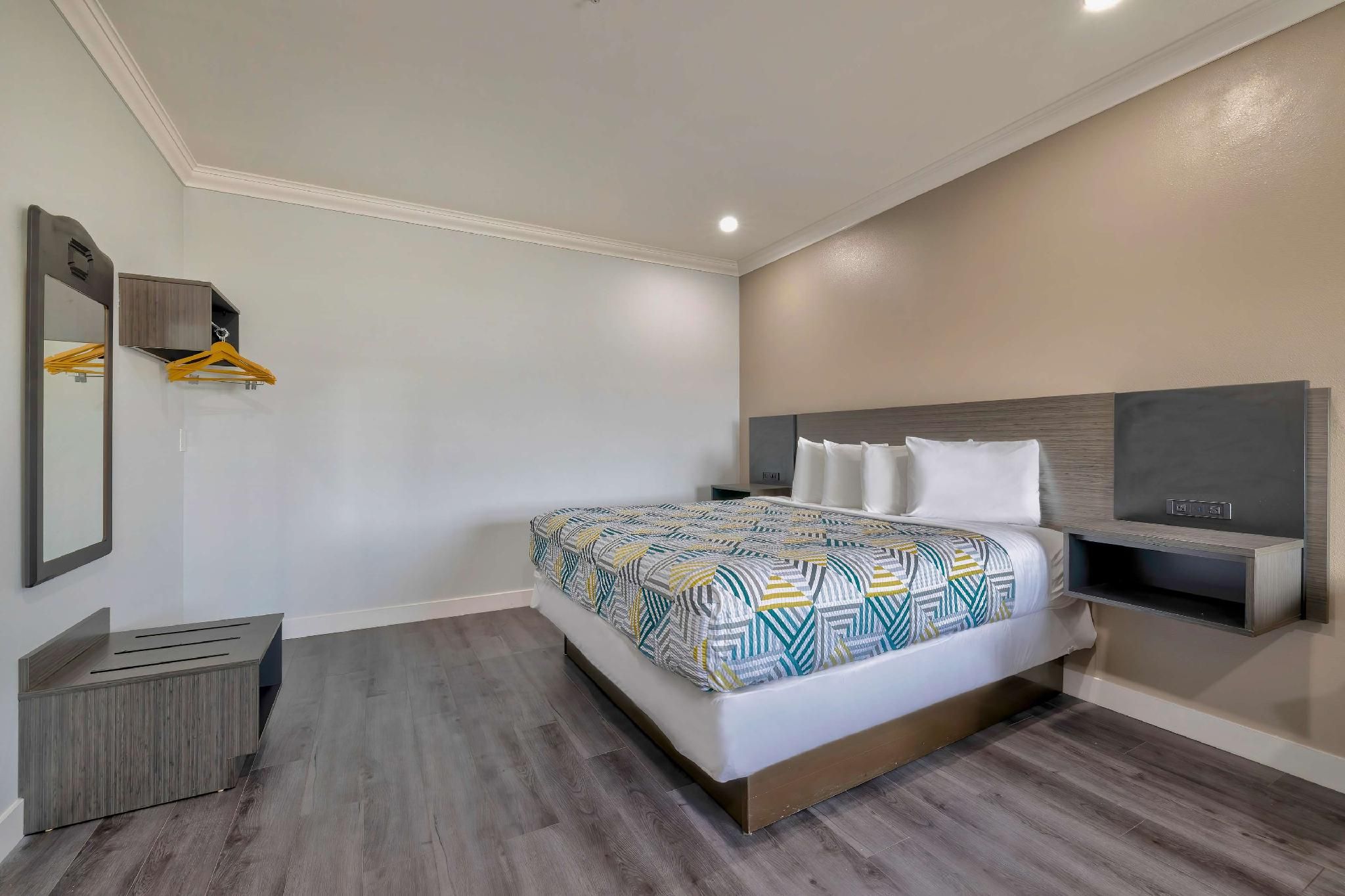 1 King Bed | Suite, Nsmk, Micfridge, Sofa-Bed