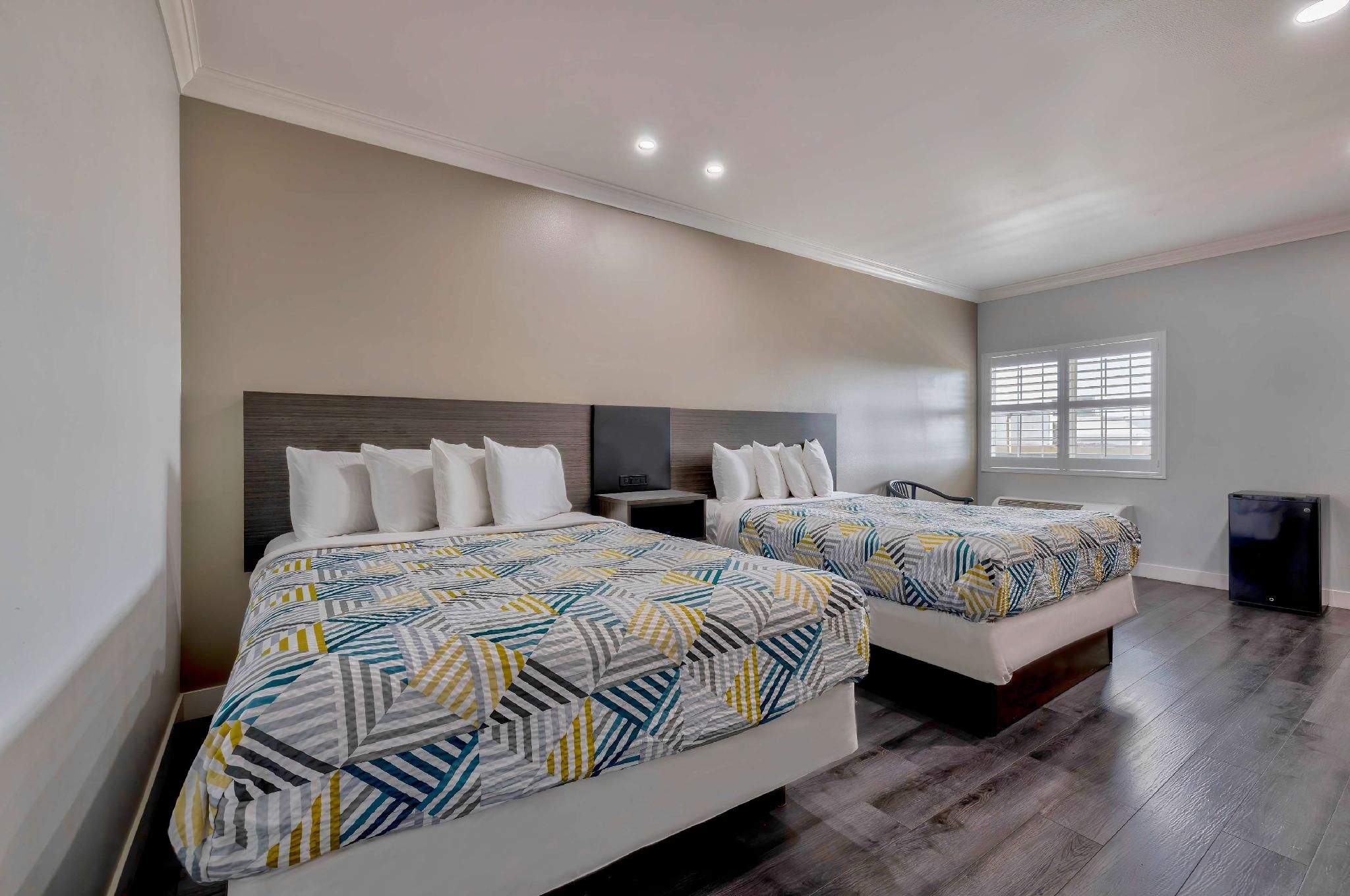2 Queen Beds | Non-Smoking, Mini Fridge