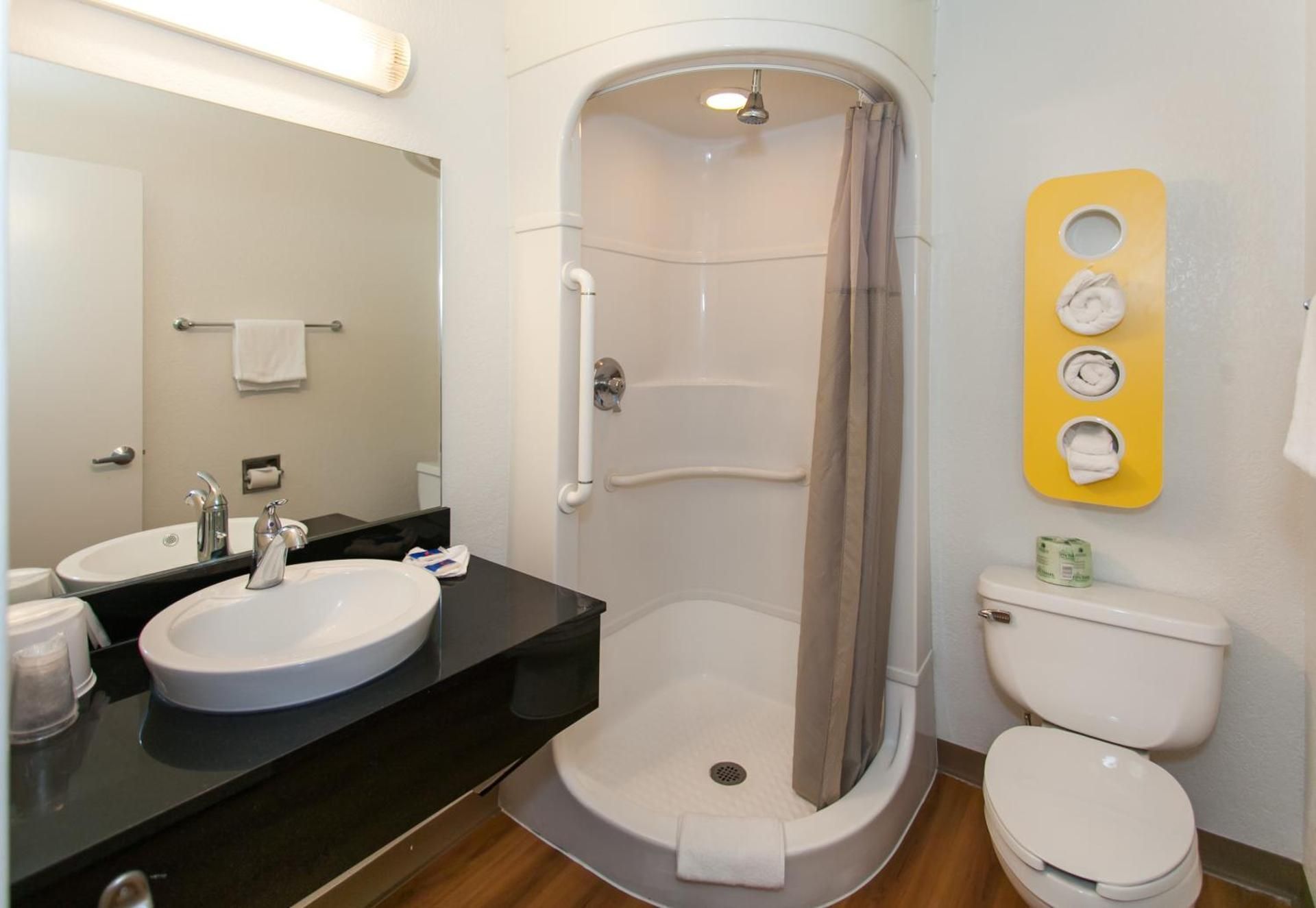Double Room - Disability Access - Roll In Shower