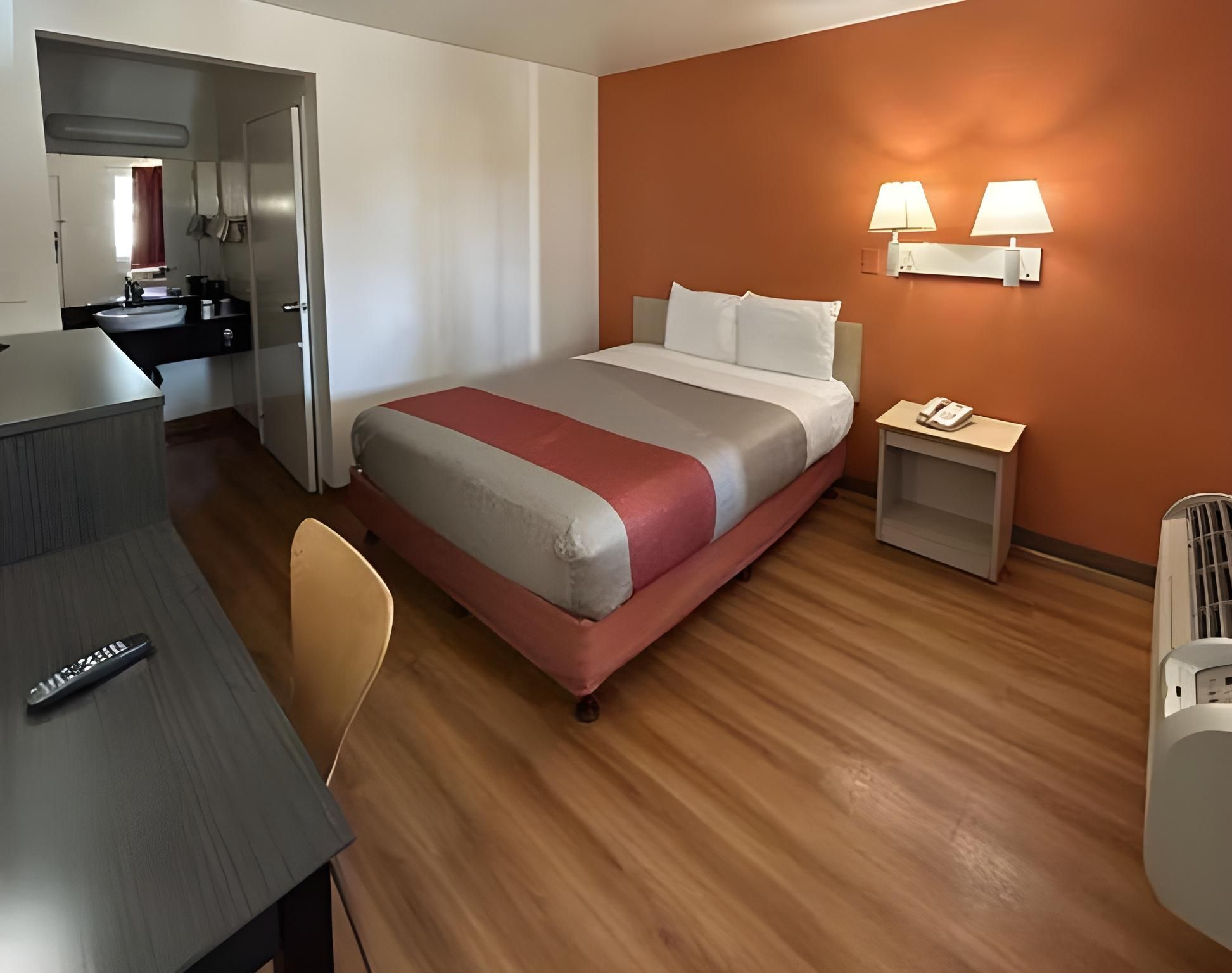 1 Queen Bed | Non-Smoking, Micfridge