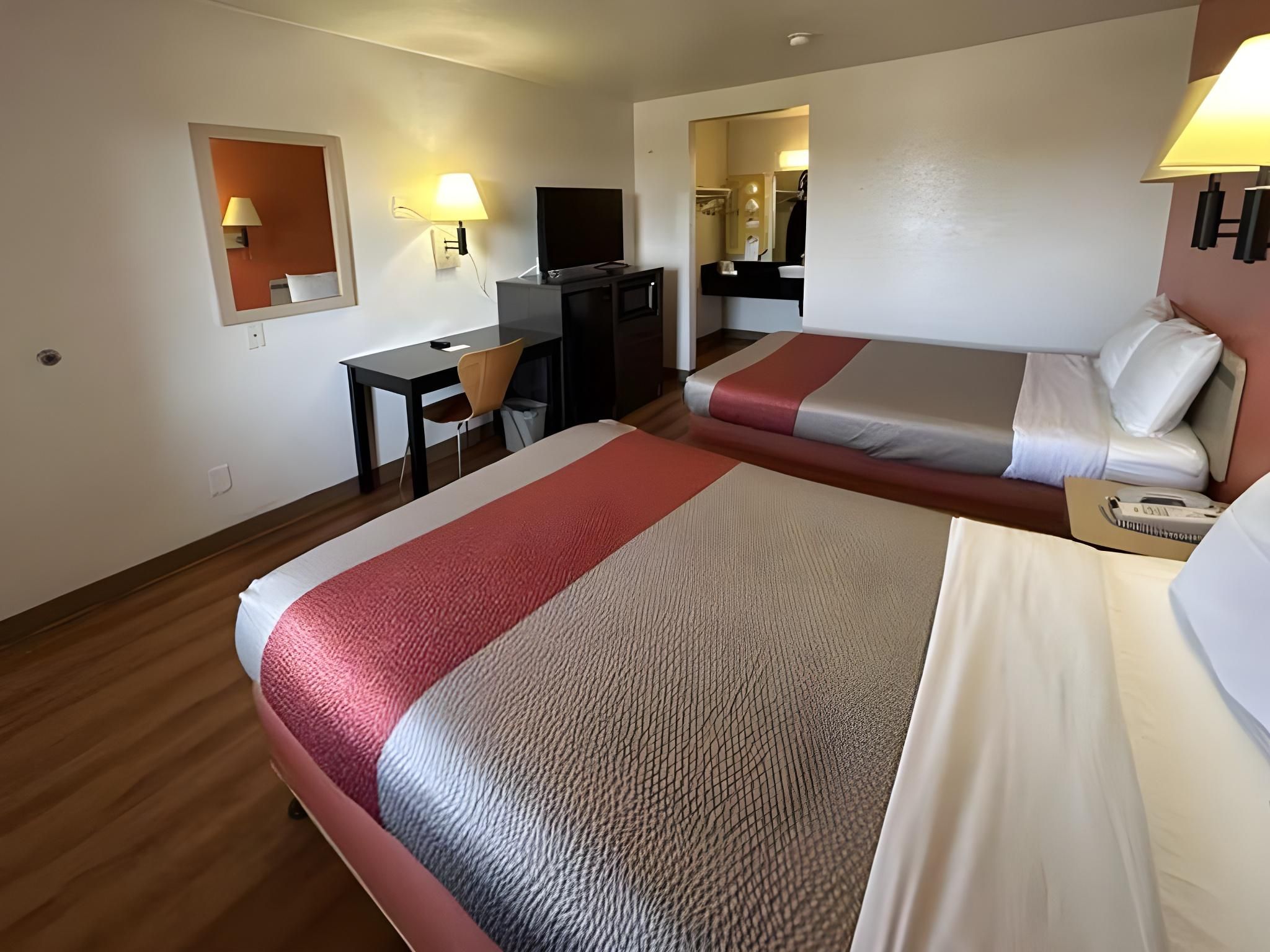 2 FULL BEDS | SUITE, NSMK, MICFRIDGE