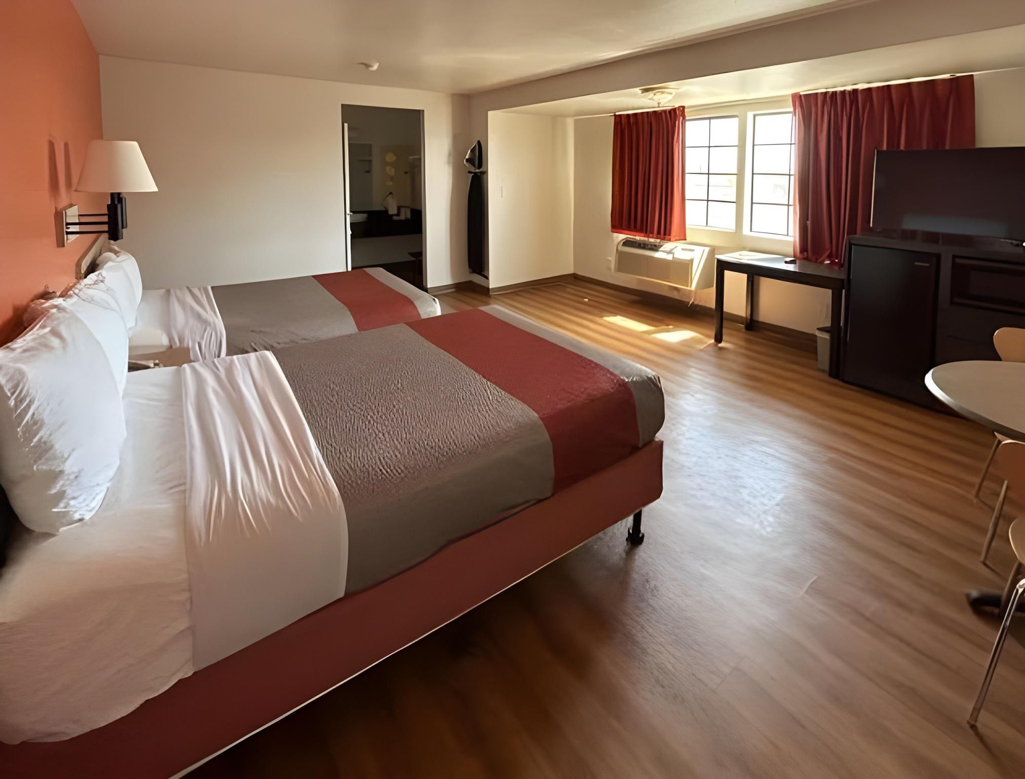 2 FULL BEDS | SUITE, NSMK, MICFRIDGE