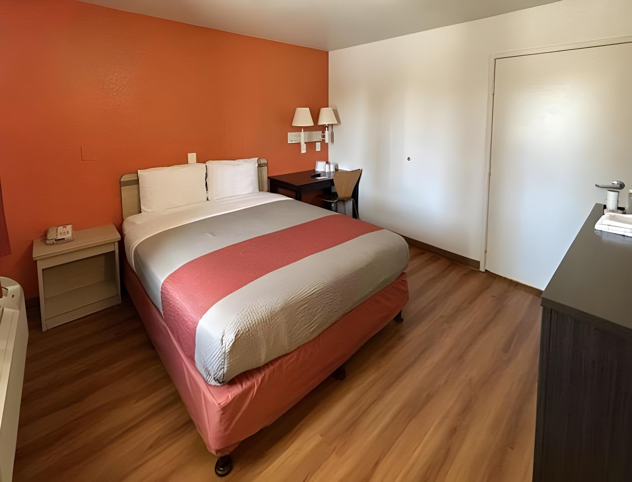 1 Queen Bed | Non-Smoking, Micfridge