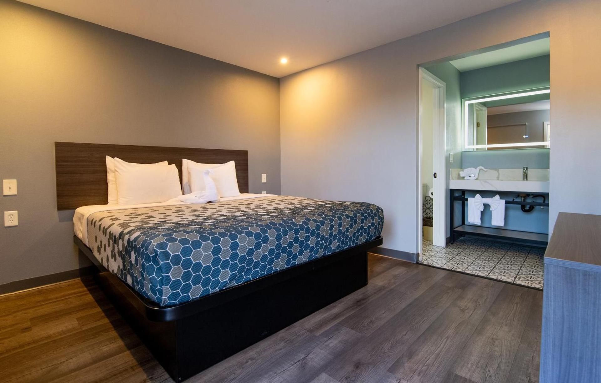 Deluxe King Room