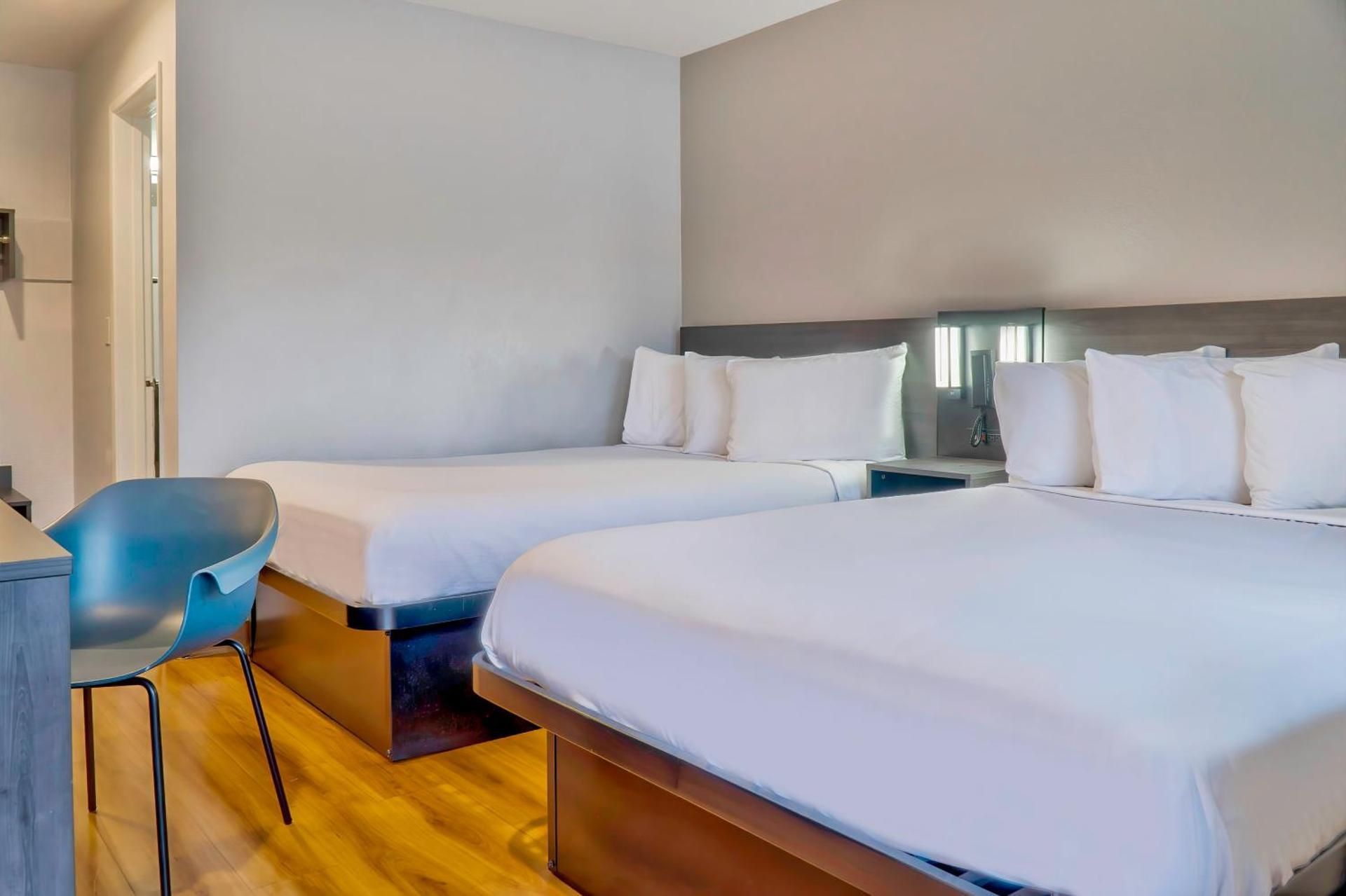 2 Queen Beds