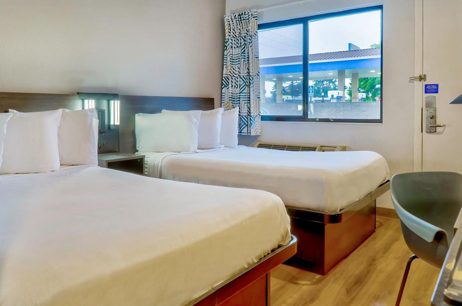 2 Queen Beds
