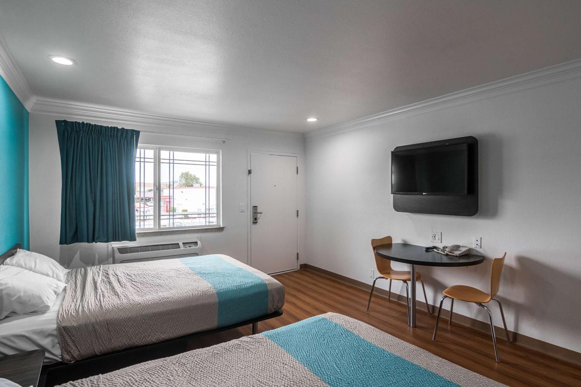 Deluxe Queen Room with Two Queen Beds - Smoking