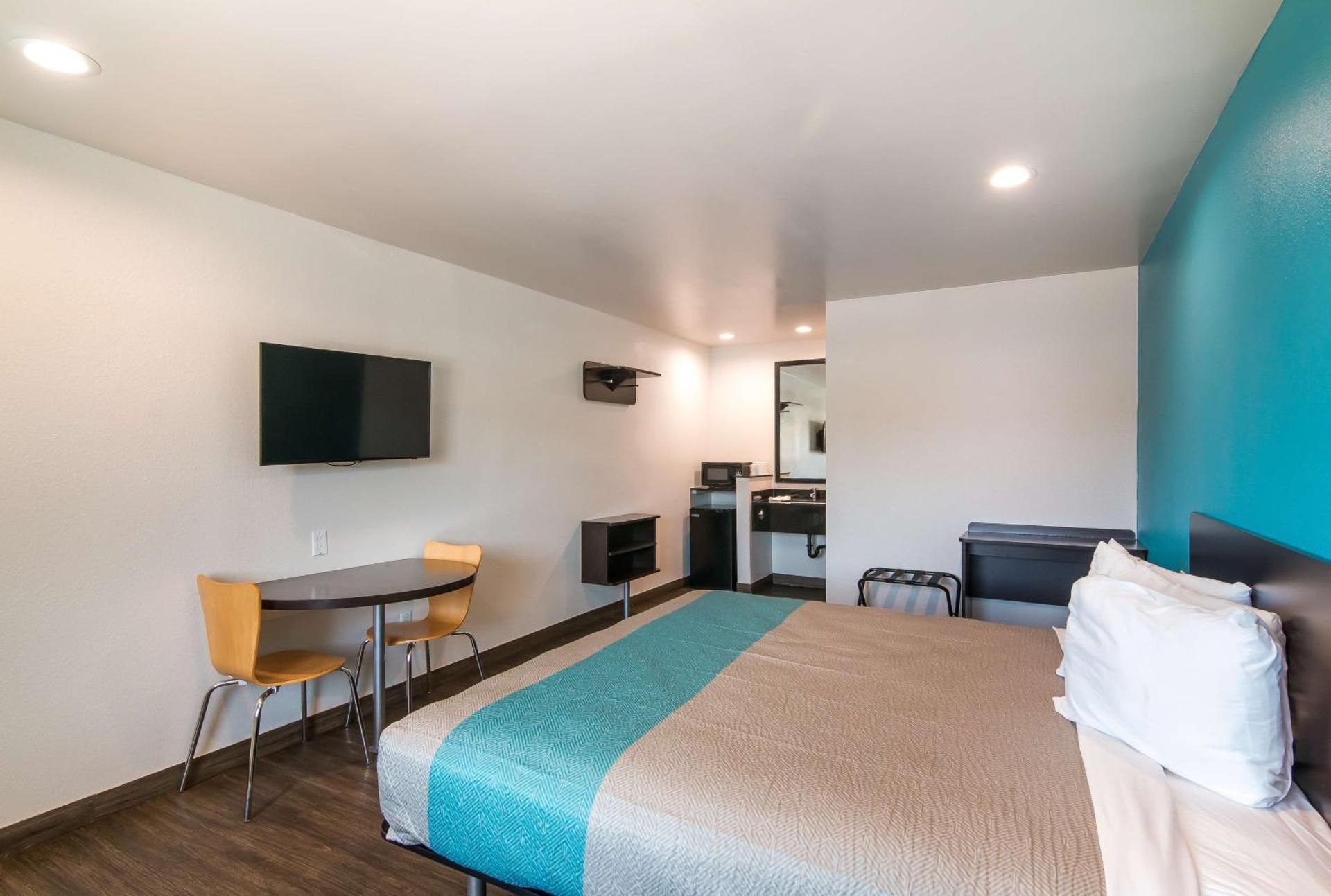 Queen Room - Disability Access - Roll in Shower