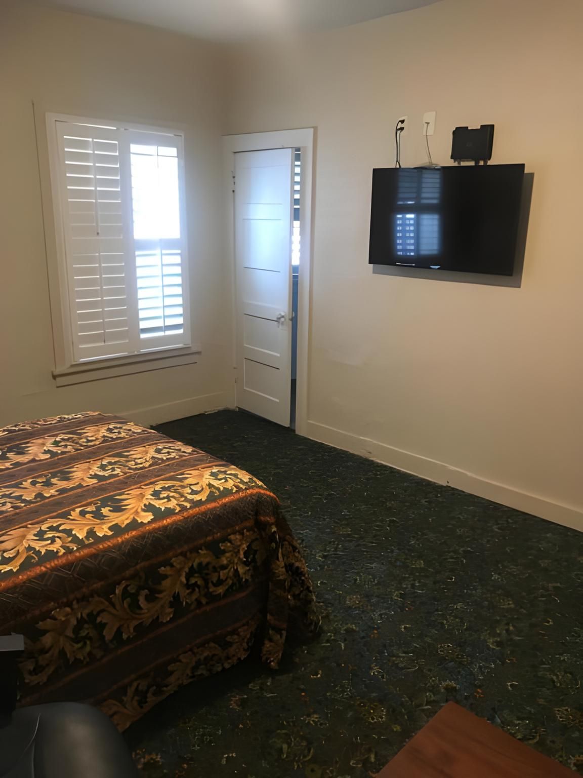 Room With Shared Bathroom