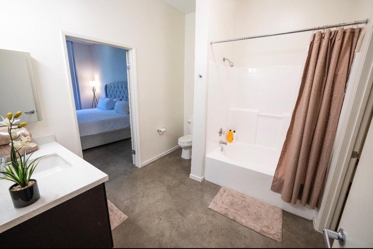 Deluxe Two-Bedroom Apartment with Garden View