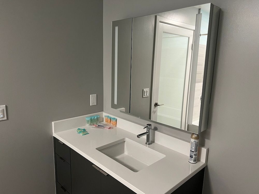 StaysPro - Hollywood Homes Minutes to Everything Comfort Studio 5
