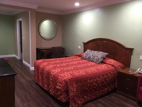 Deluxe Two-Bedroom Suite with Spa Bath
