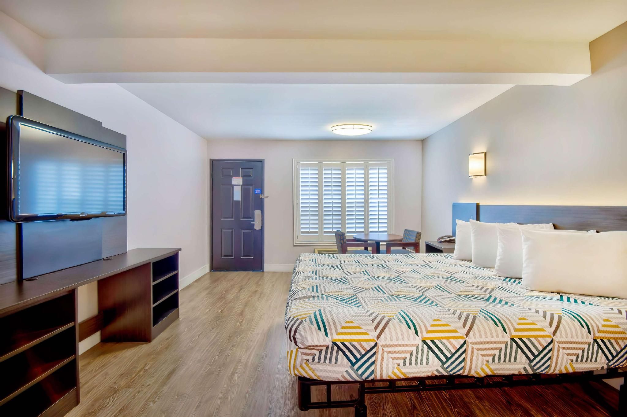 1 King Bed | Non-Smoking, Mini Fridge