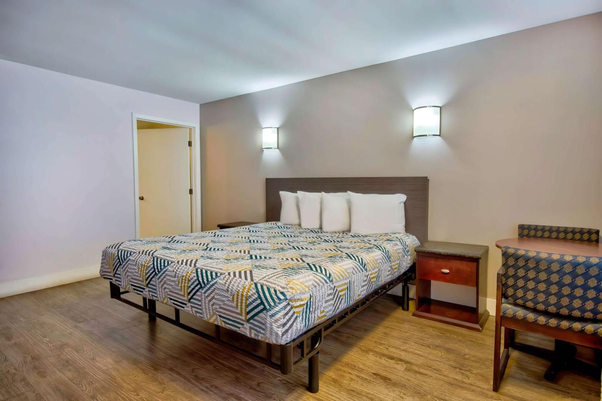 Queen Room - Disability Access - Non-Smoking