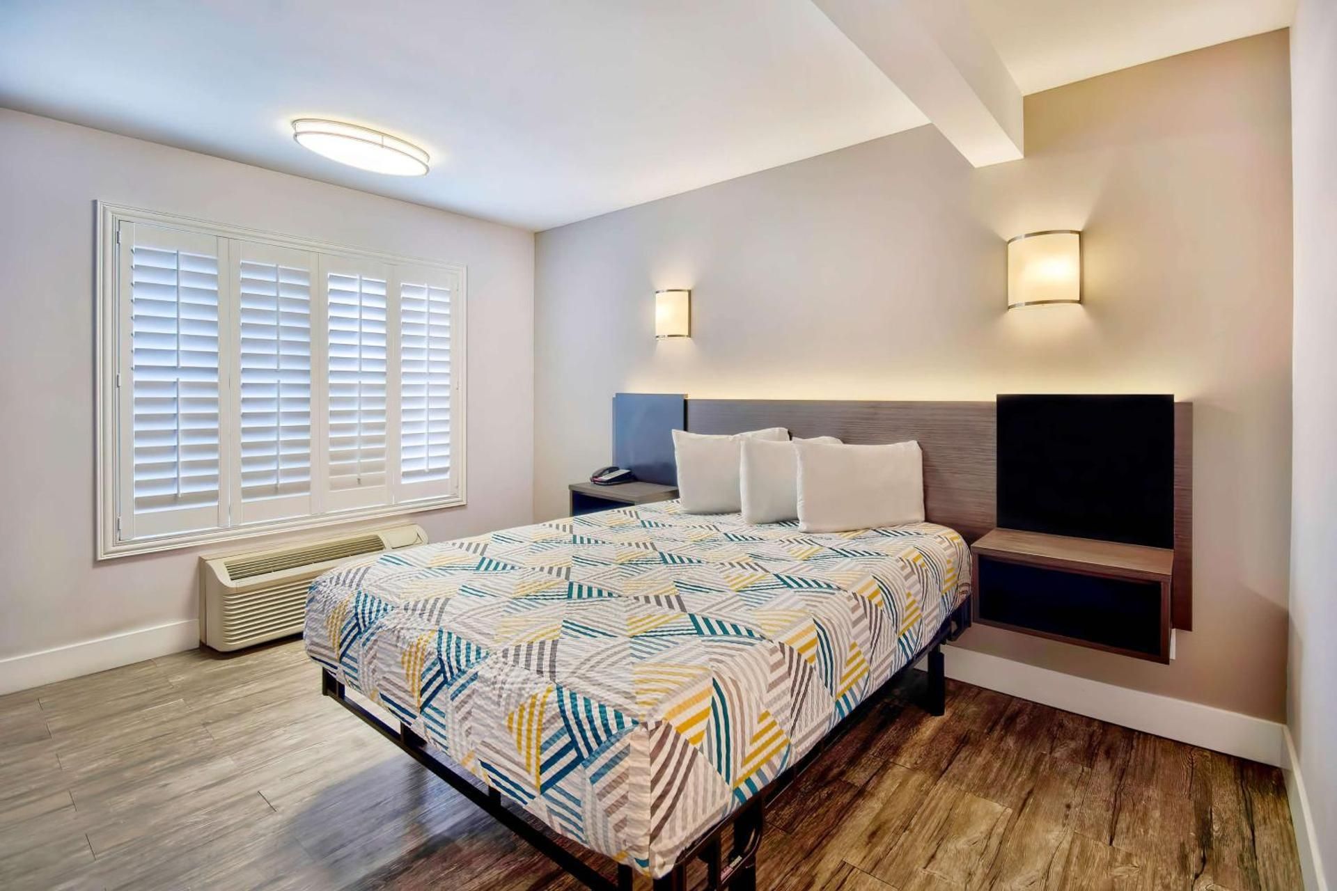 Queen Room - Disability Access - Non-Smoking