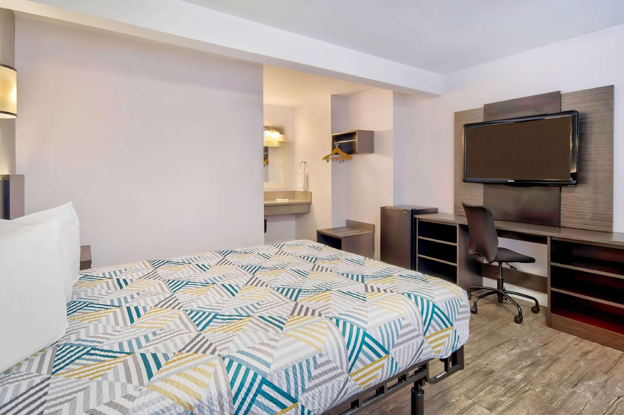 1 Queen Bed | Non-Smoking, Mini Fridge