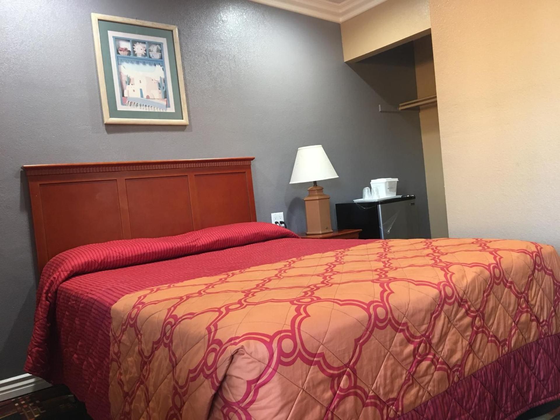 Queen Room - Non-Smoking