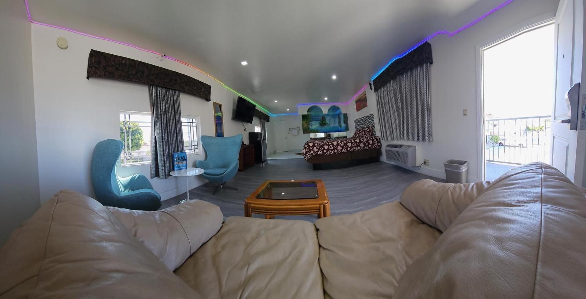 King Suite with Spa Bath - Non-Smoking