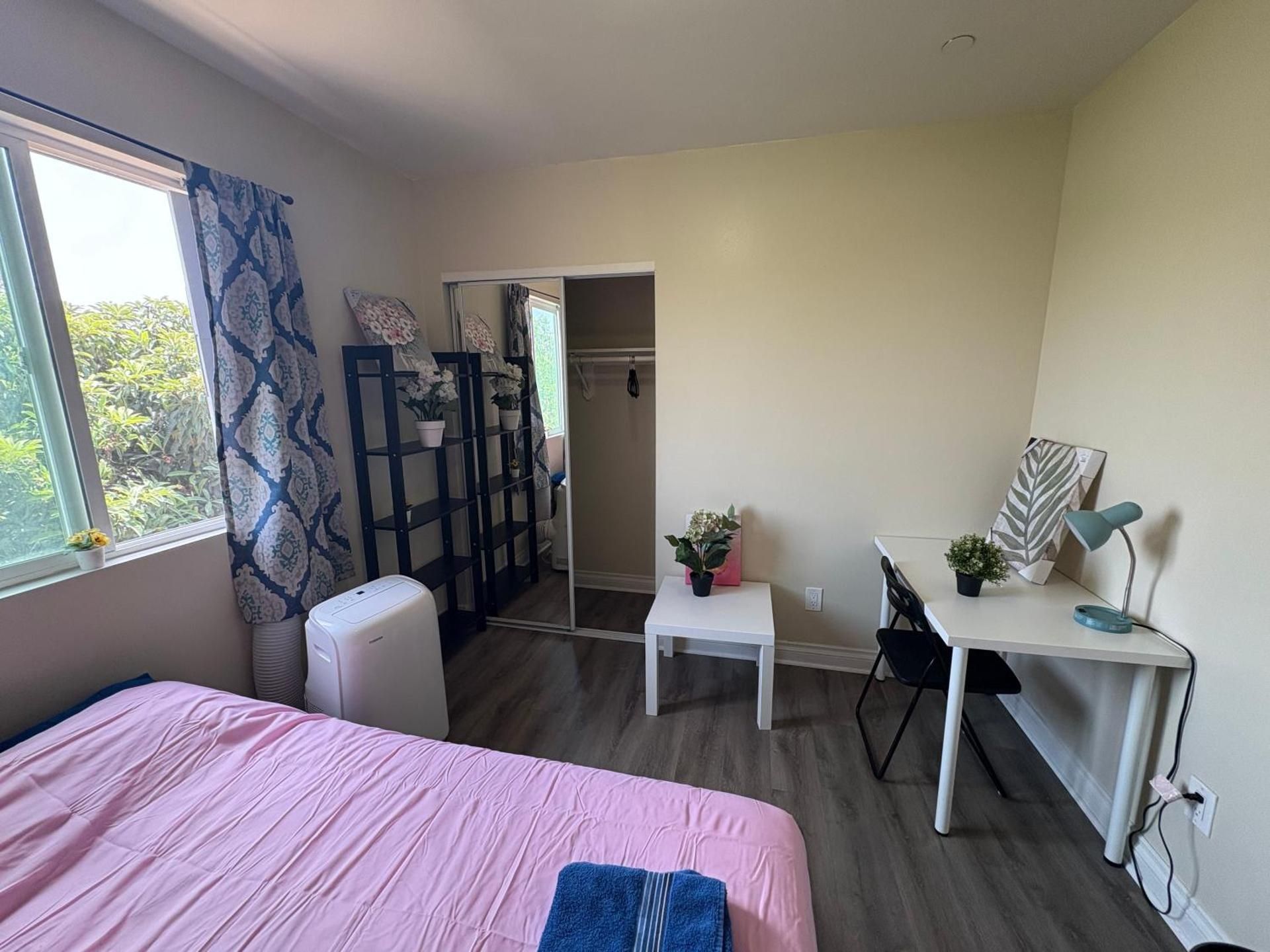 Single Room with Shared Bathroom