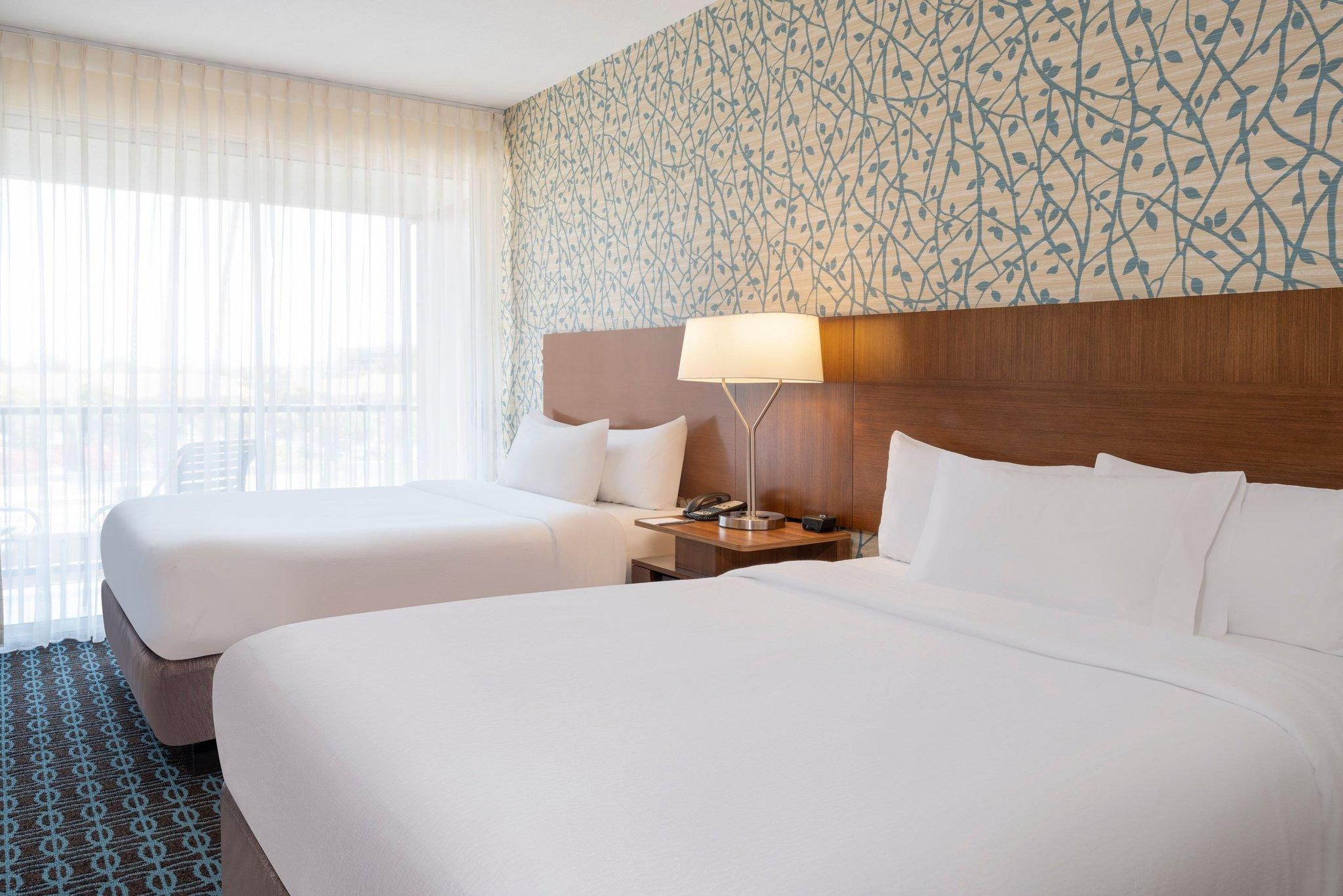 Guest room, 2 Queen, Pool view