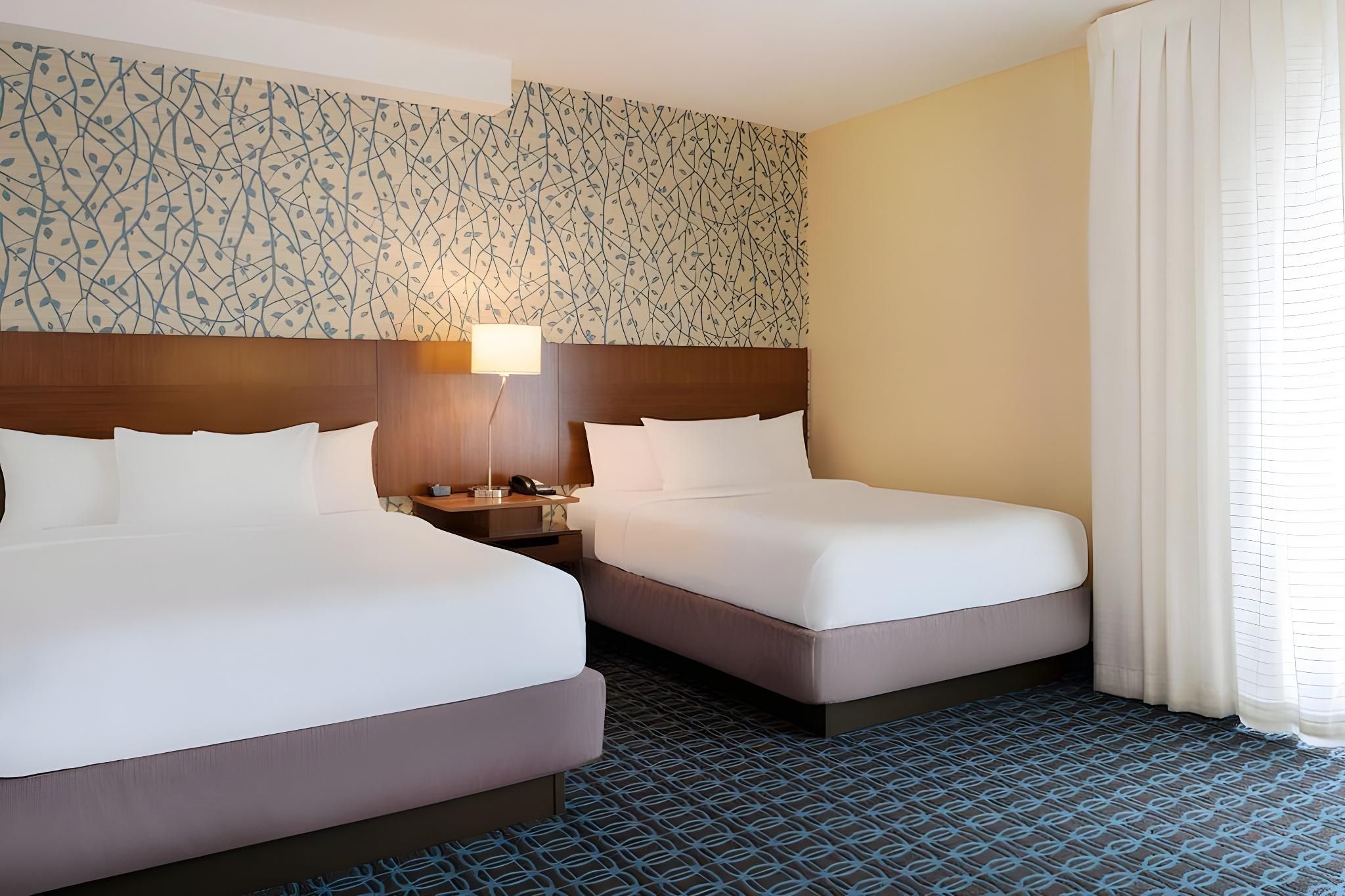 Queen Room with Two Queen Beds and Balcony - Hearing Accessible
