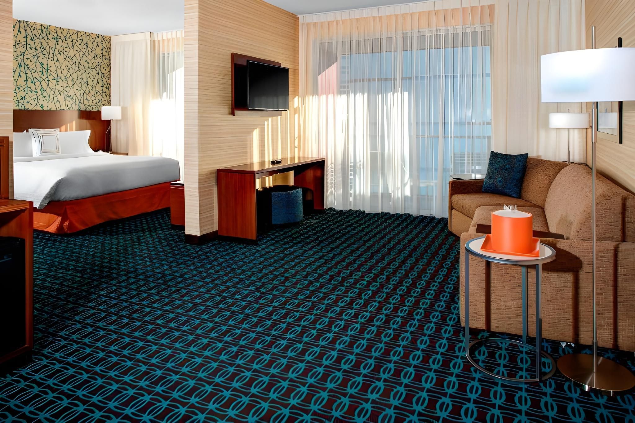 Suite, 1 King, Sofa beds: 2, Pool view