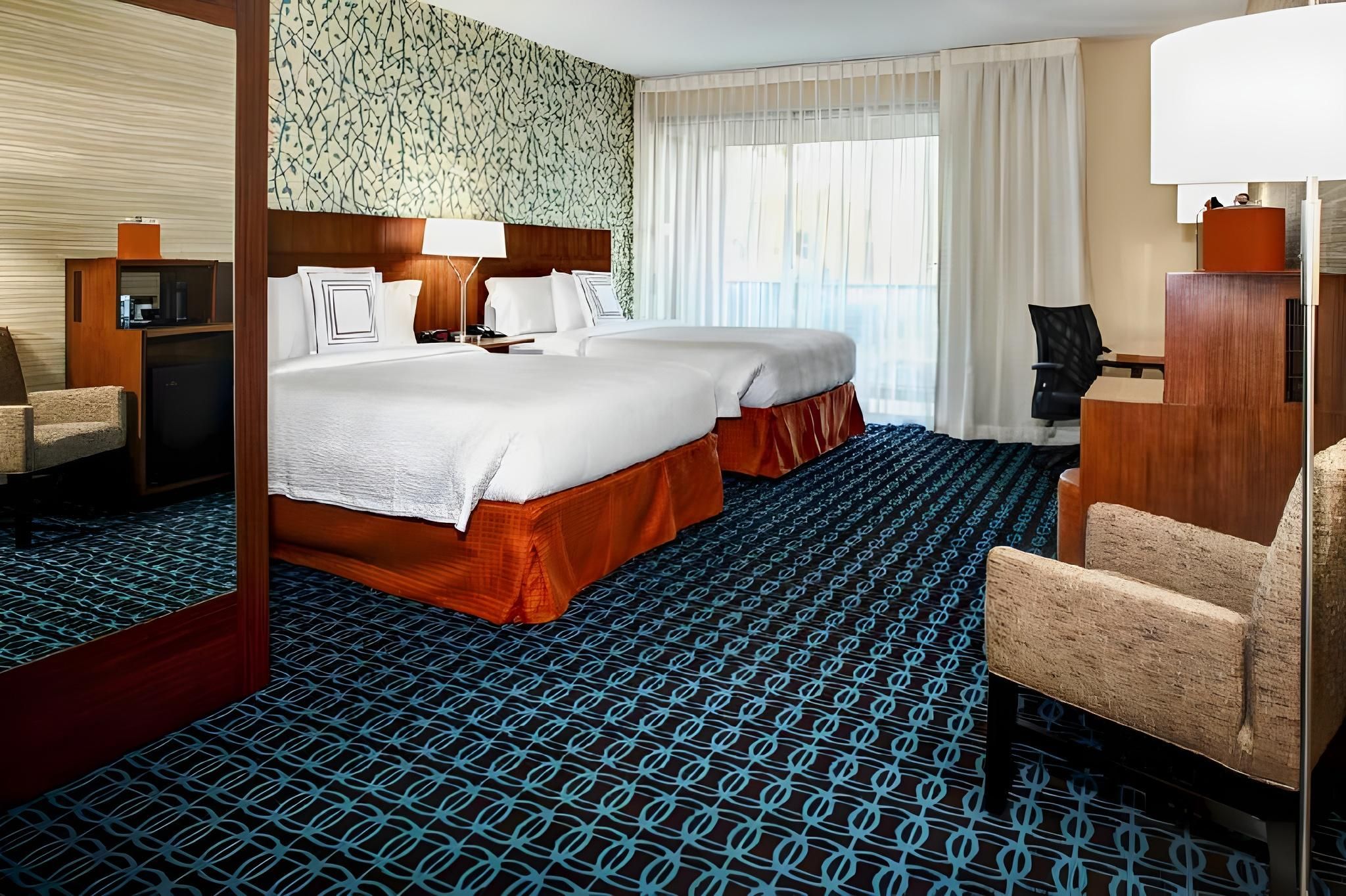 Suite, 2 Queen, Sofa bed