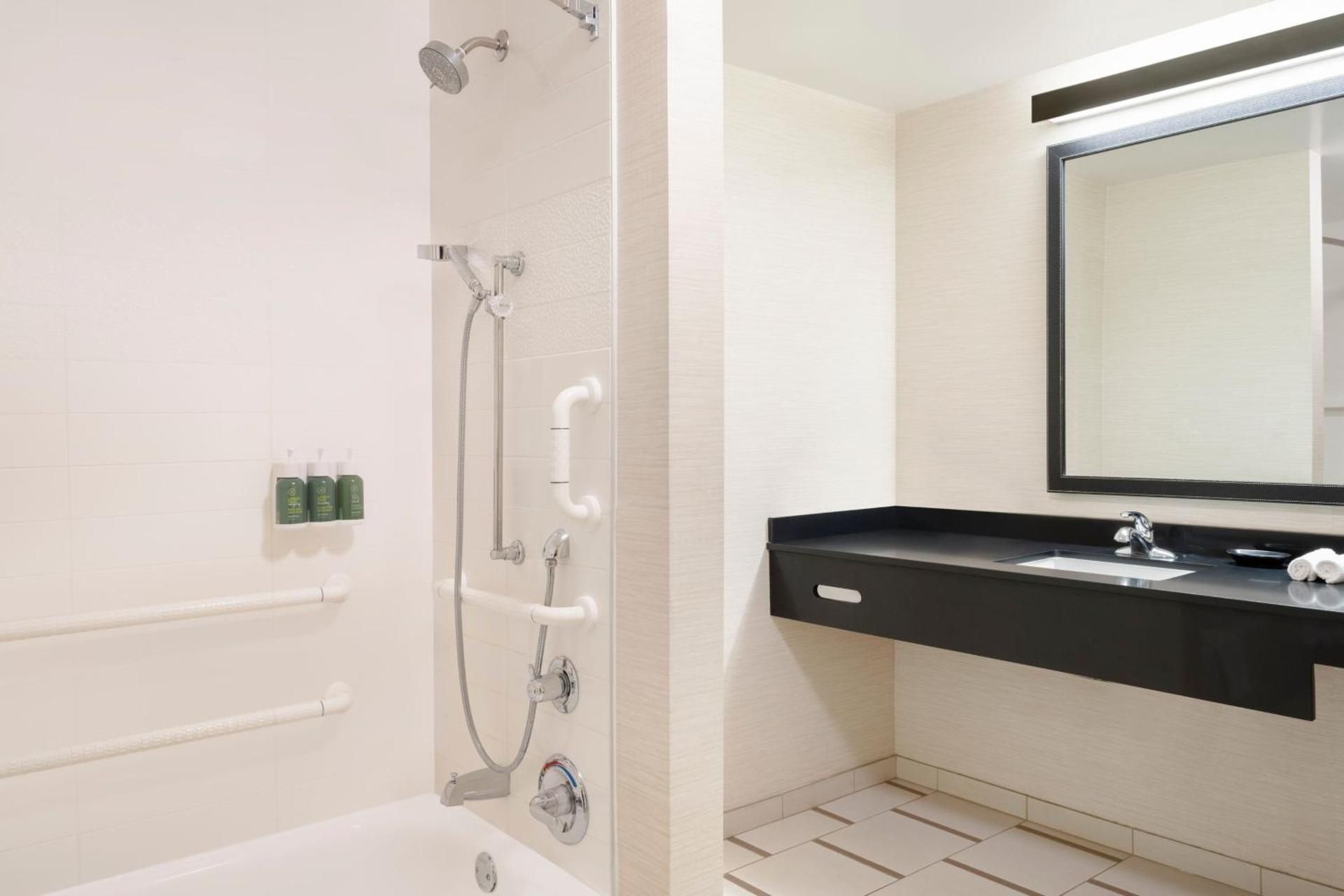 King Room with Adapted Tub - Mobility Accessible