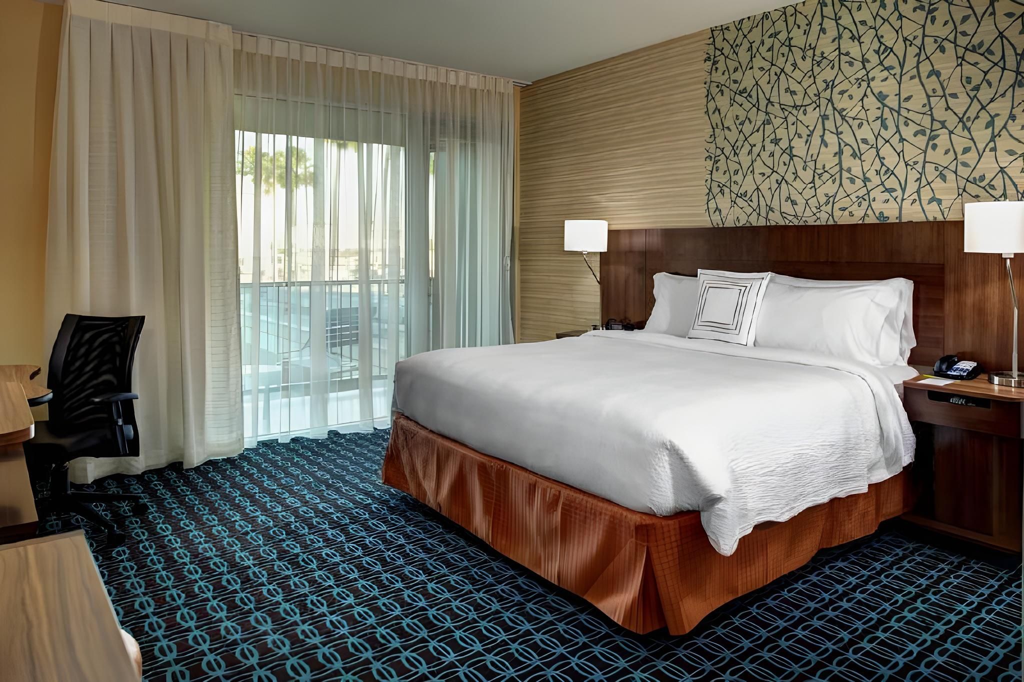 Suite, 1 King, Sofa beds: 2, Pool view