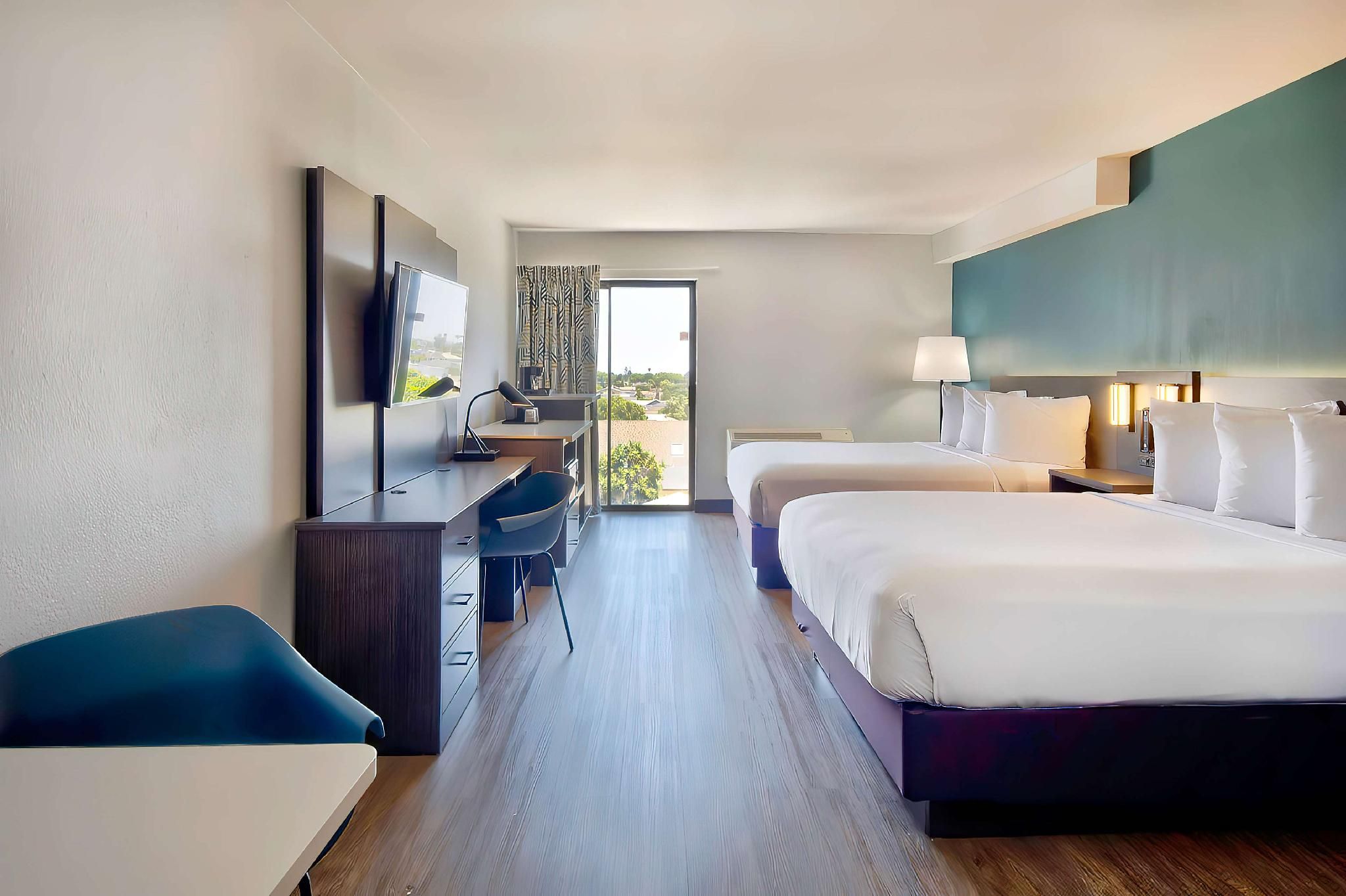 2 Queen Beds - Non-Smoking