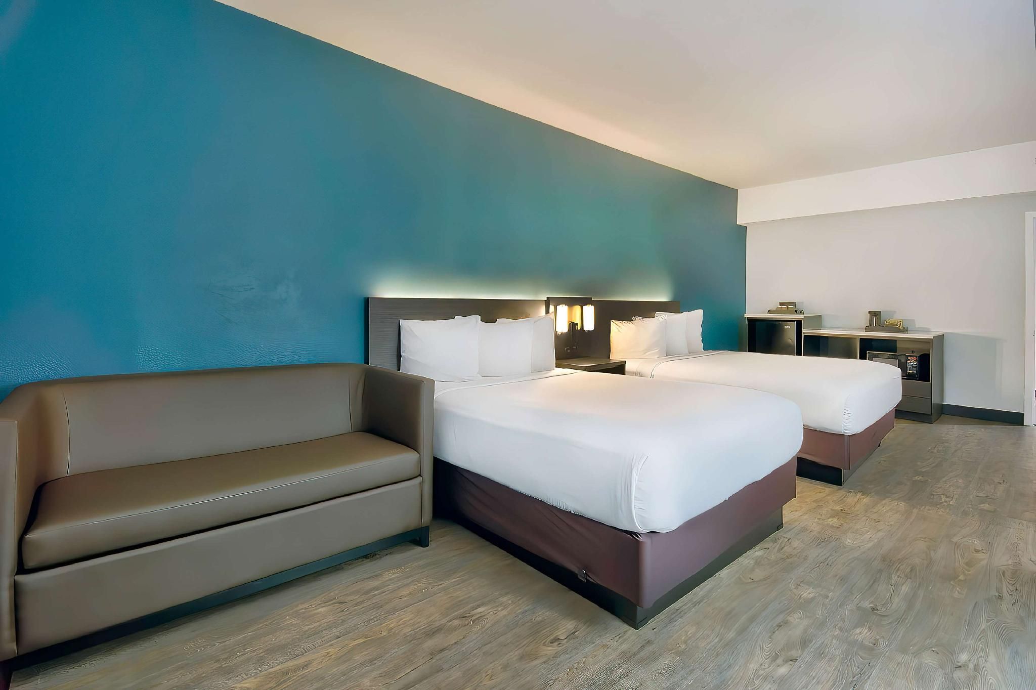 2 Queen Beds