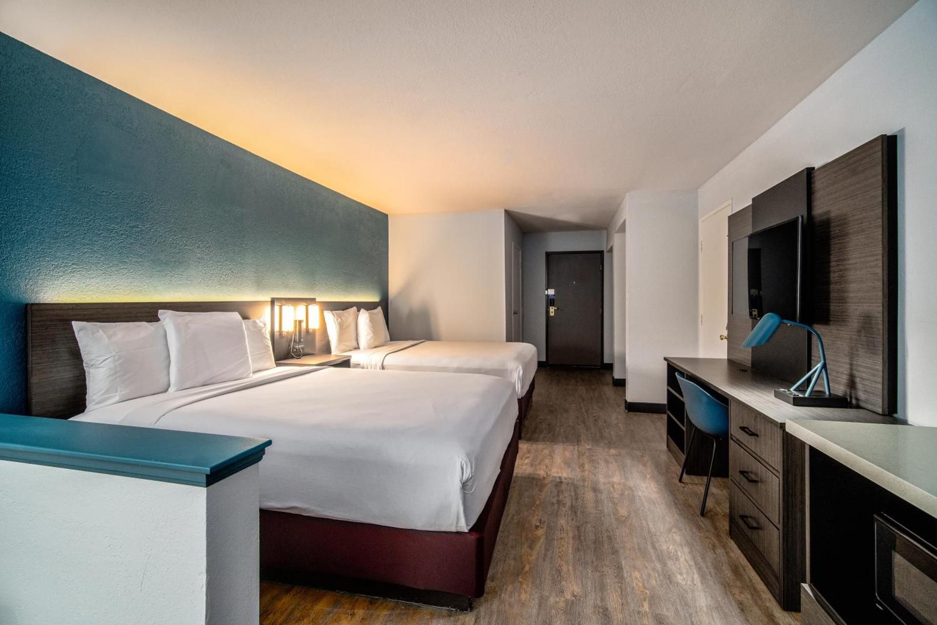 2 Queen Beds No-Smoking Room