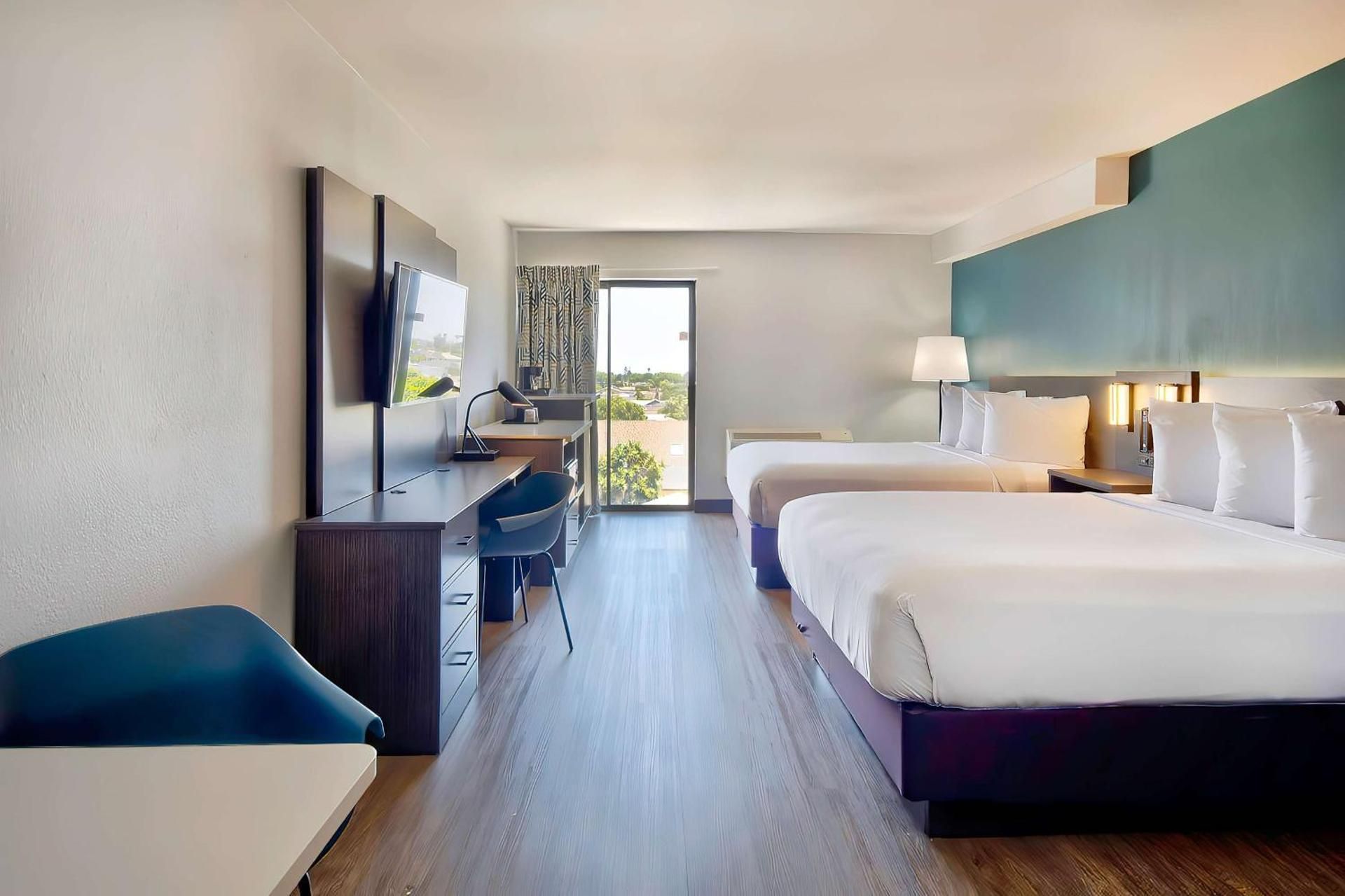 2 Queen Beds No-Smoking Room