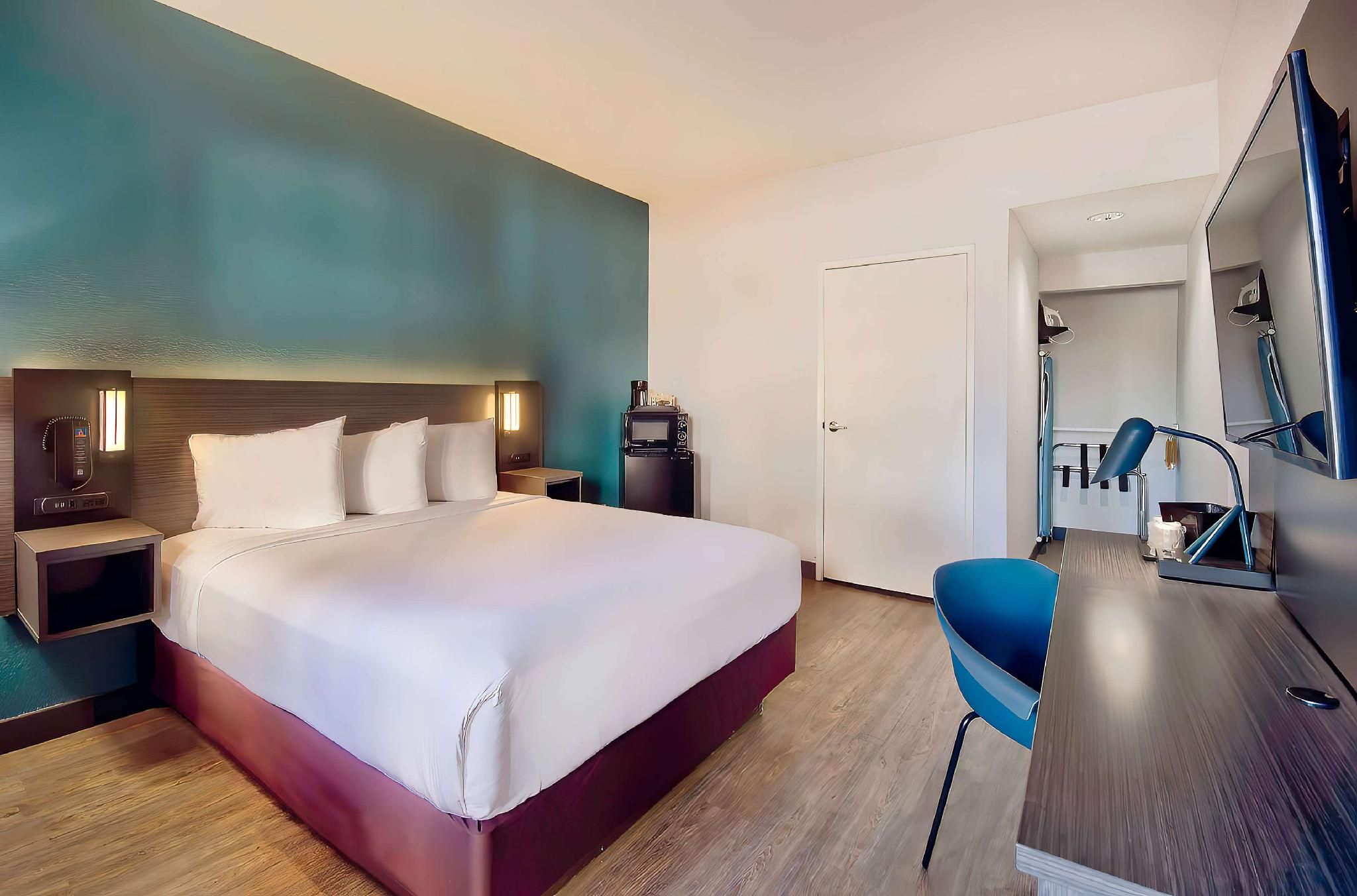 1 Queen Bed, Studio Suite, Smoking