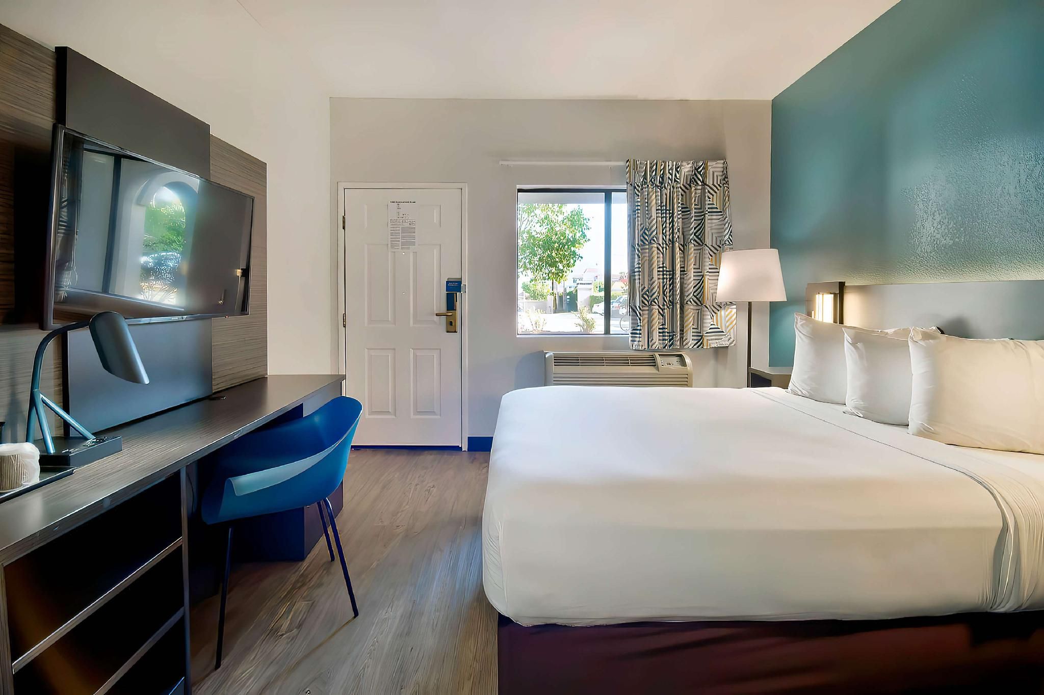 1 Queen Bed, Studio Suite, Smoking