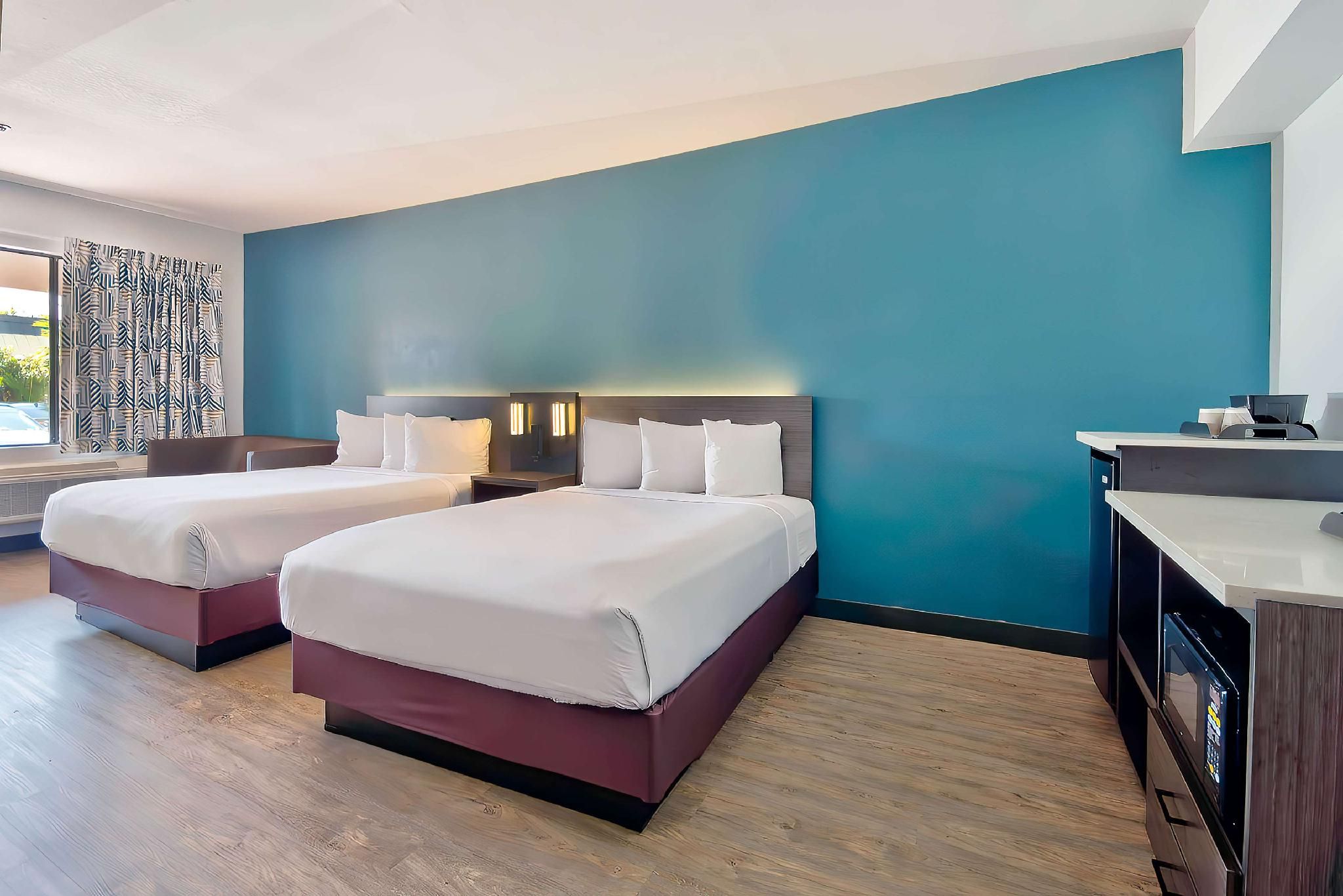 2 Queen Beds - Non-Smoking