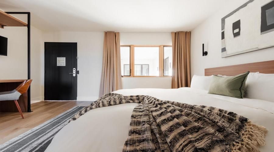 Premier King Room with Balcony 