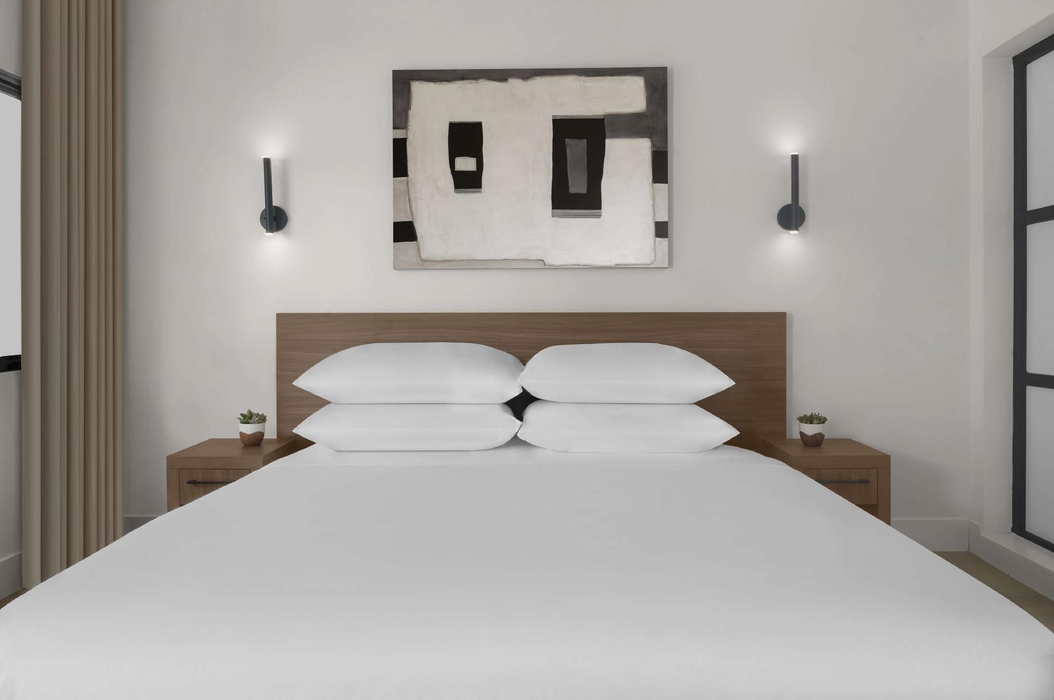 1 King Bed Premier Room Balcony