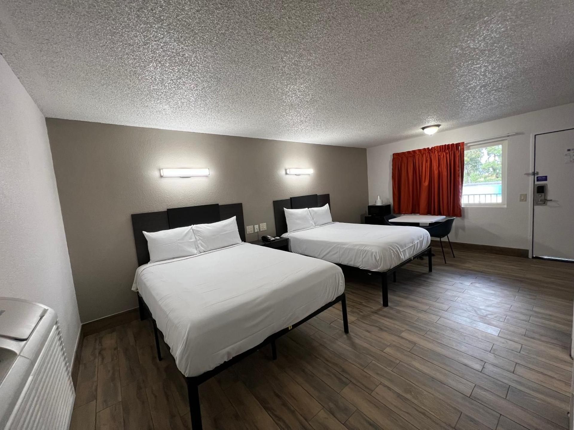 Deluxe Queen Room with Two Queen Beds - Smoking