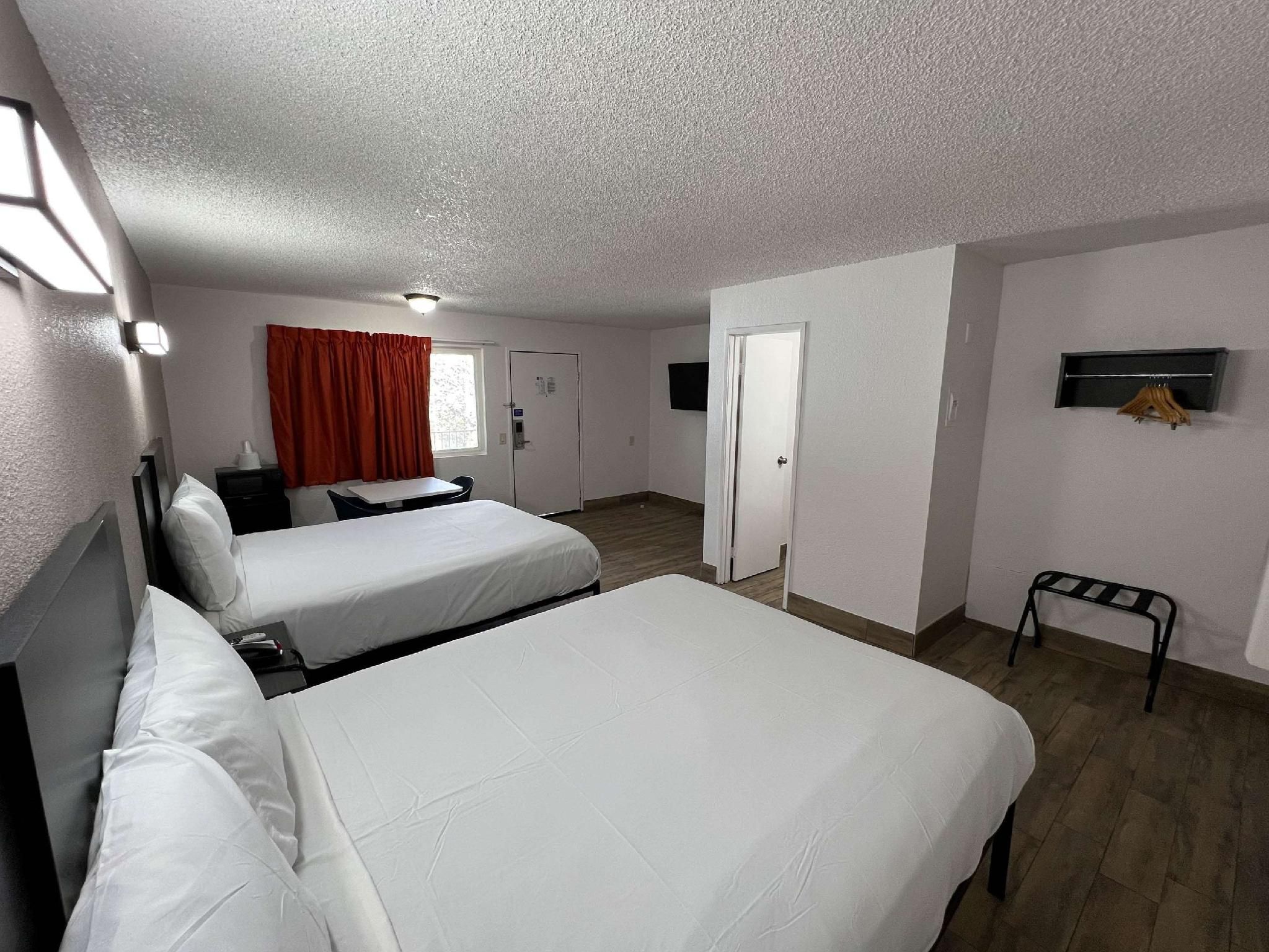 2 Queen Beds | Non-Smoking, Micfridge