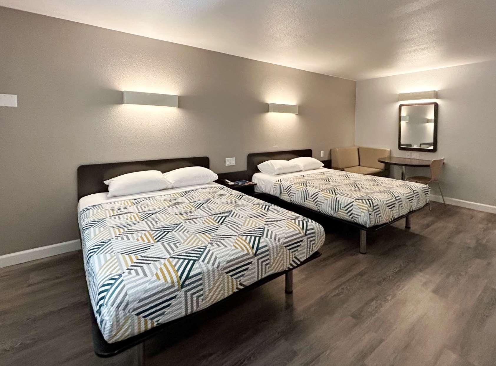 2 QUEEN BEDS | SMOKING