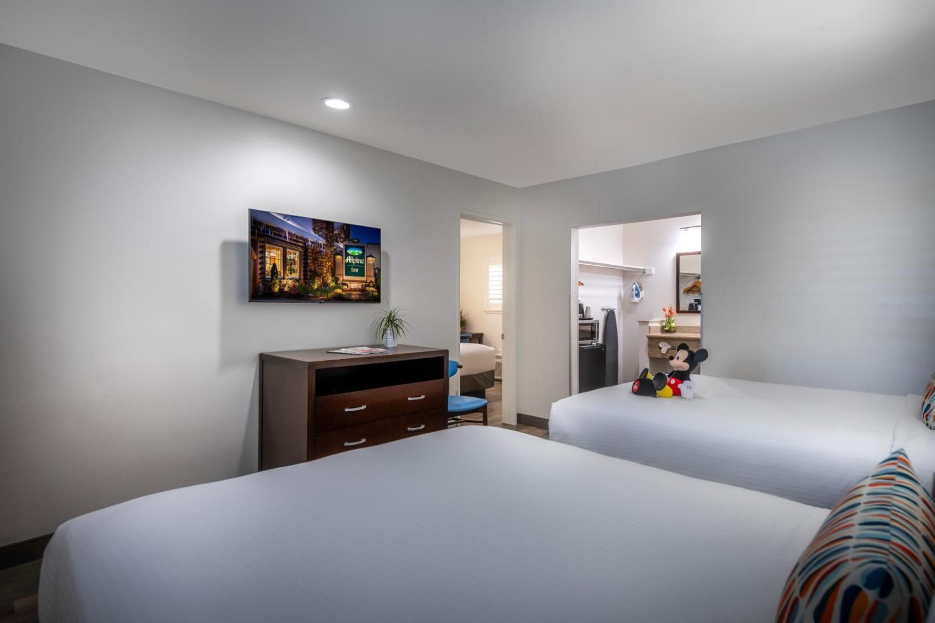 Triple Queen in Two Bedrooms