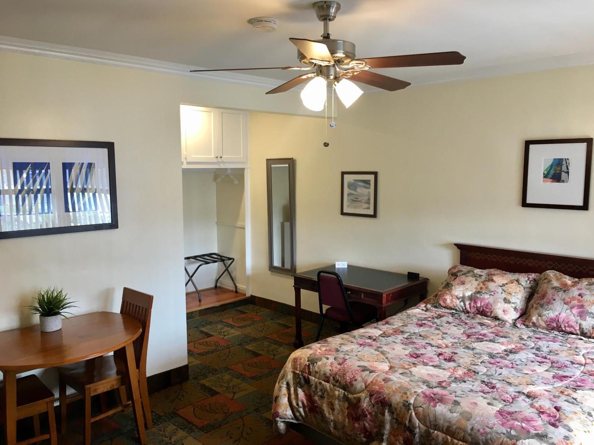 Deluxe Queen Room