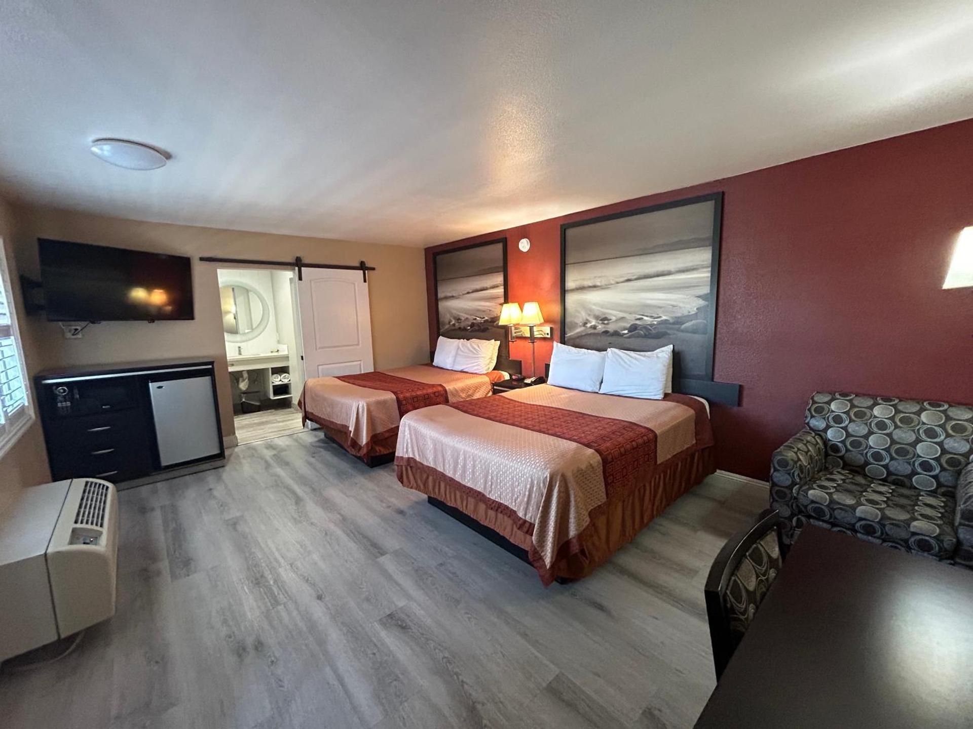 2 Queen Beds | Non-Smoking