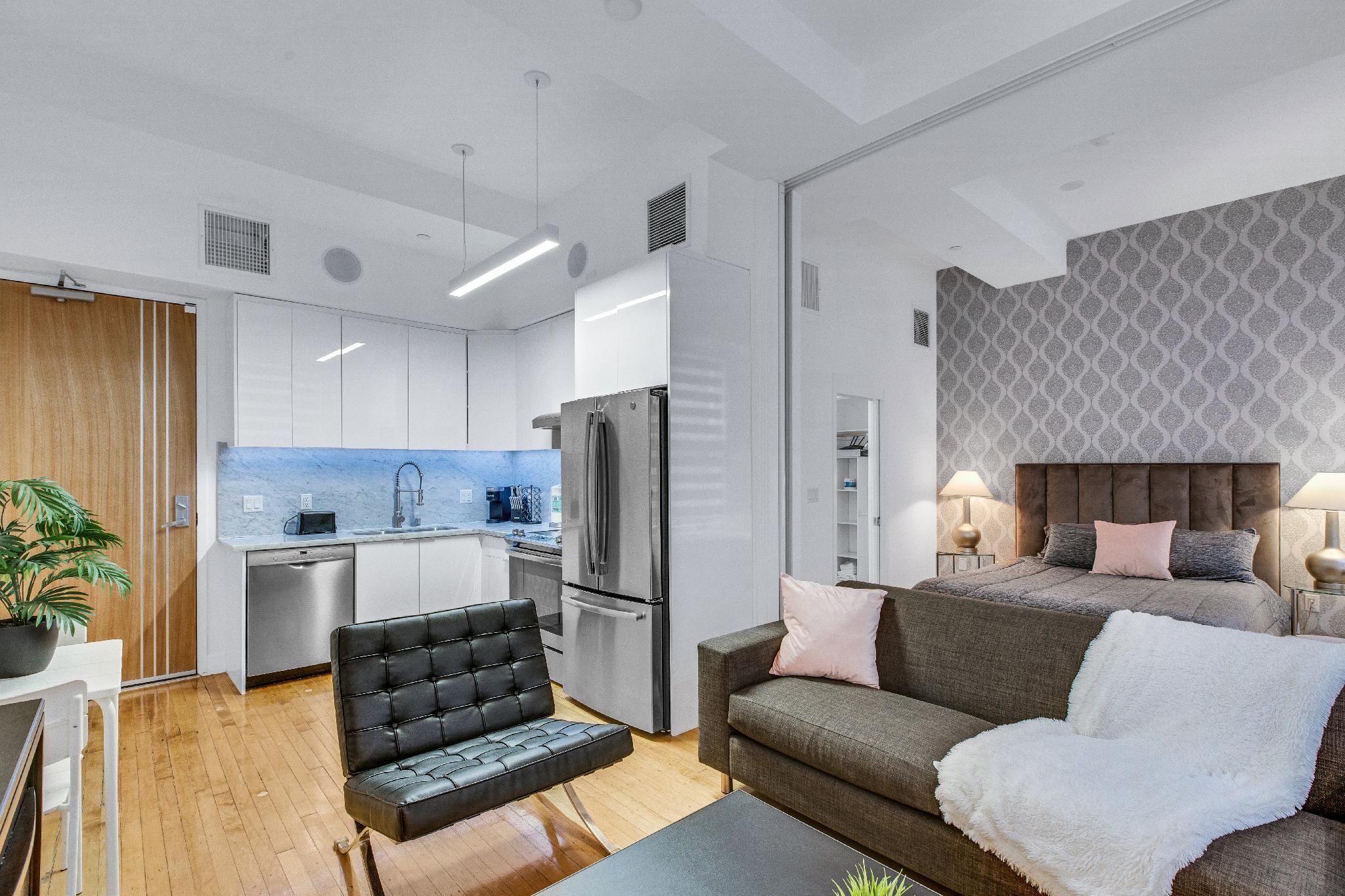 Standard with 1 Queen Bed